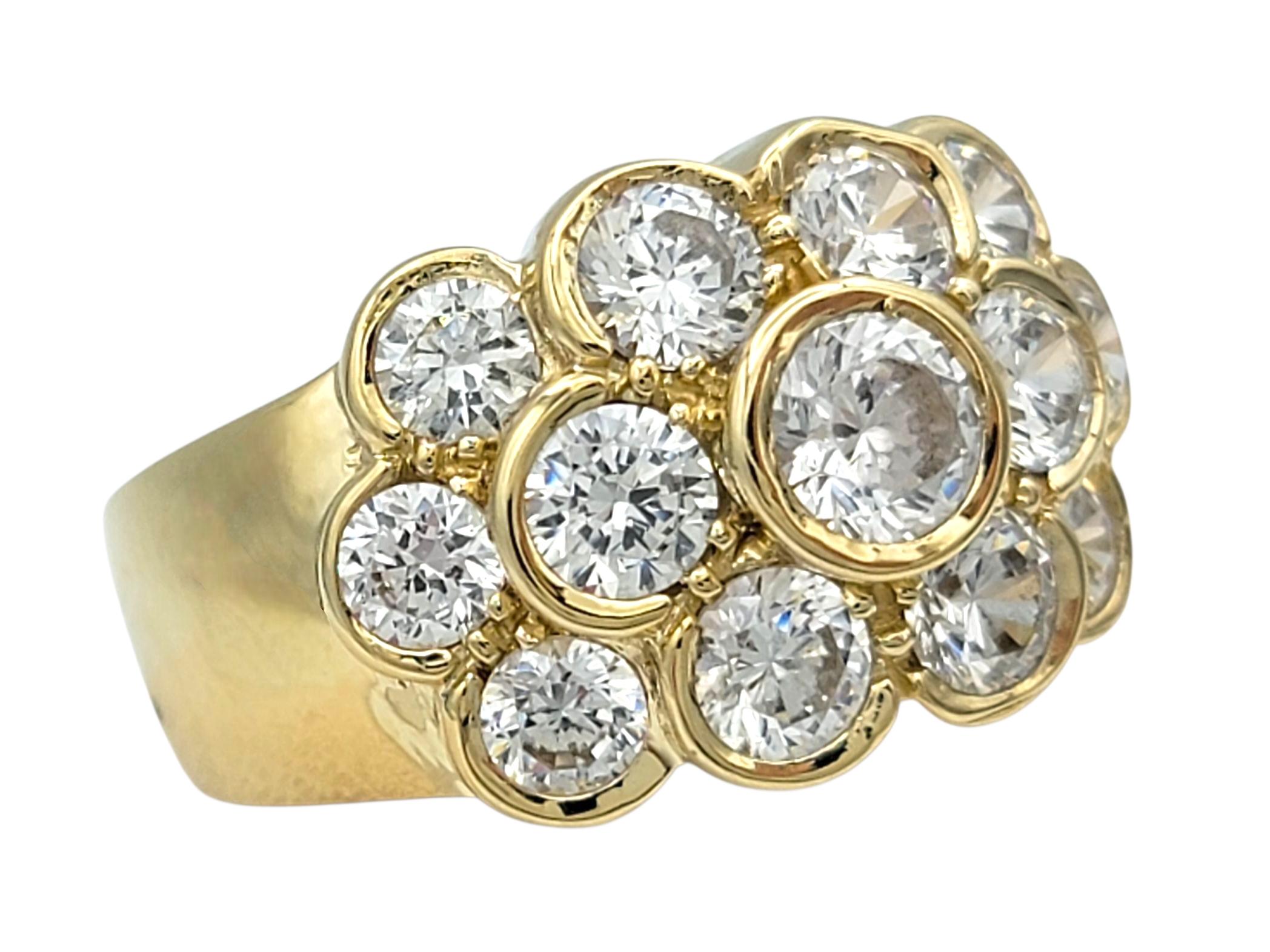 Contemporain Bague en or jaune 14 carats à plusieurs rangs de diamants ronds sertis d'un chaton en vente