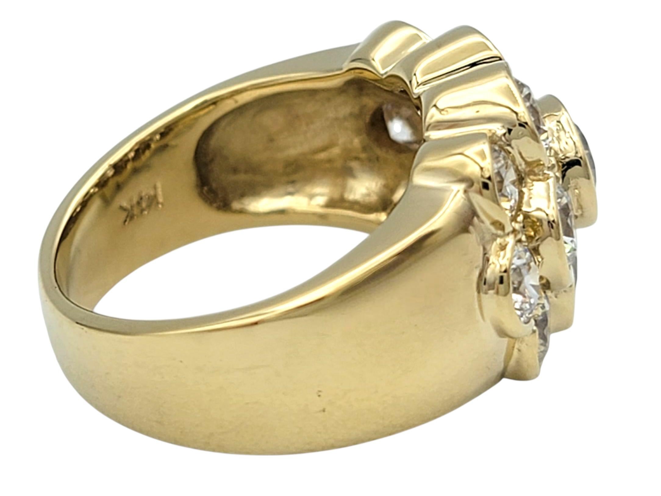 Bague en or jaune 14 carats à plusieurs rangs de diamants ronds sertis d'un chaton Pour femmes en vente