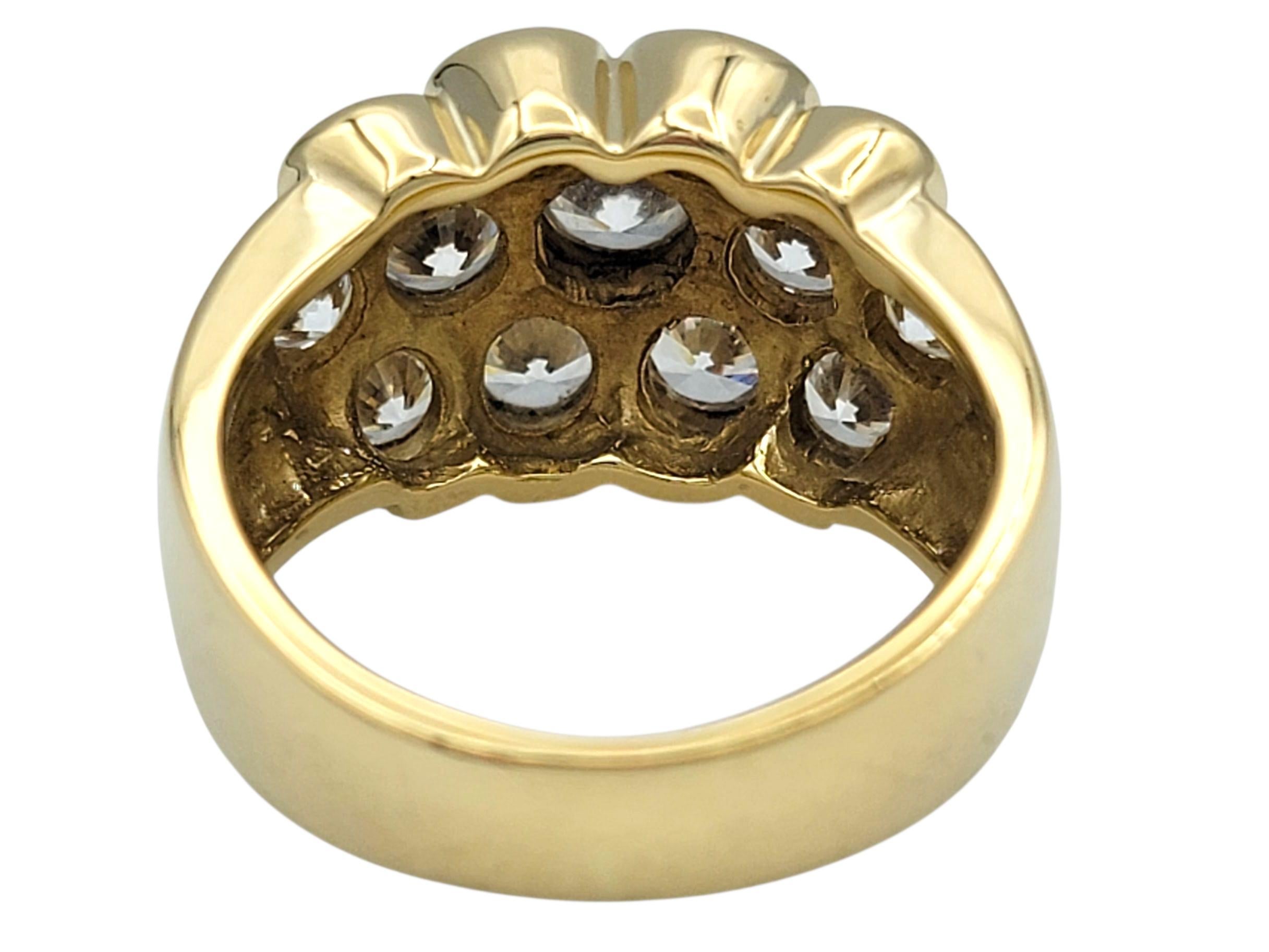 Bague en or jaune 14 carats à plusieurs rangs de diamants ronds sertis d'un chaton en vente 1