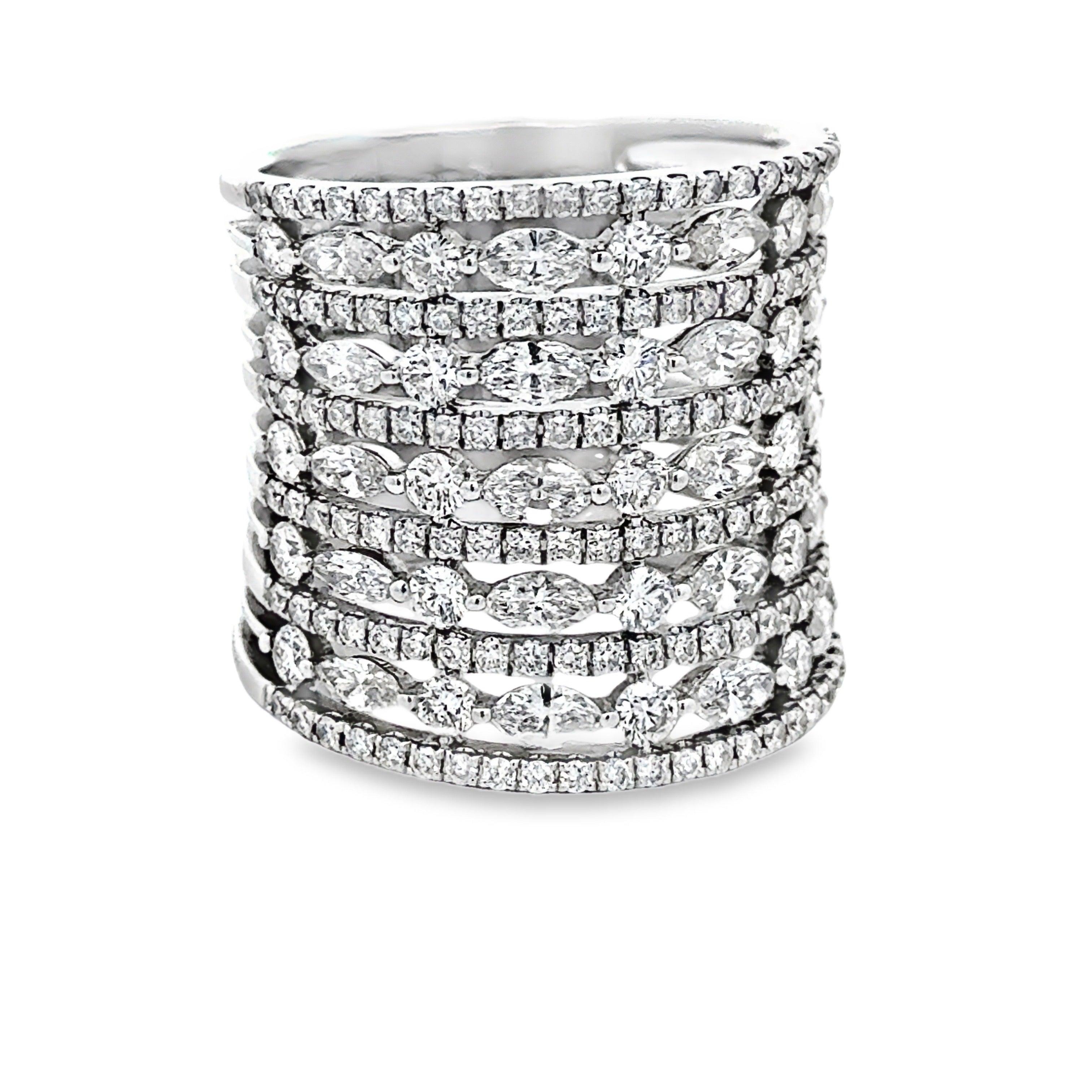 Moderne Bague en or blanc 18K à plusieurs rangs de diamants en vente