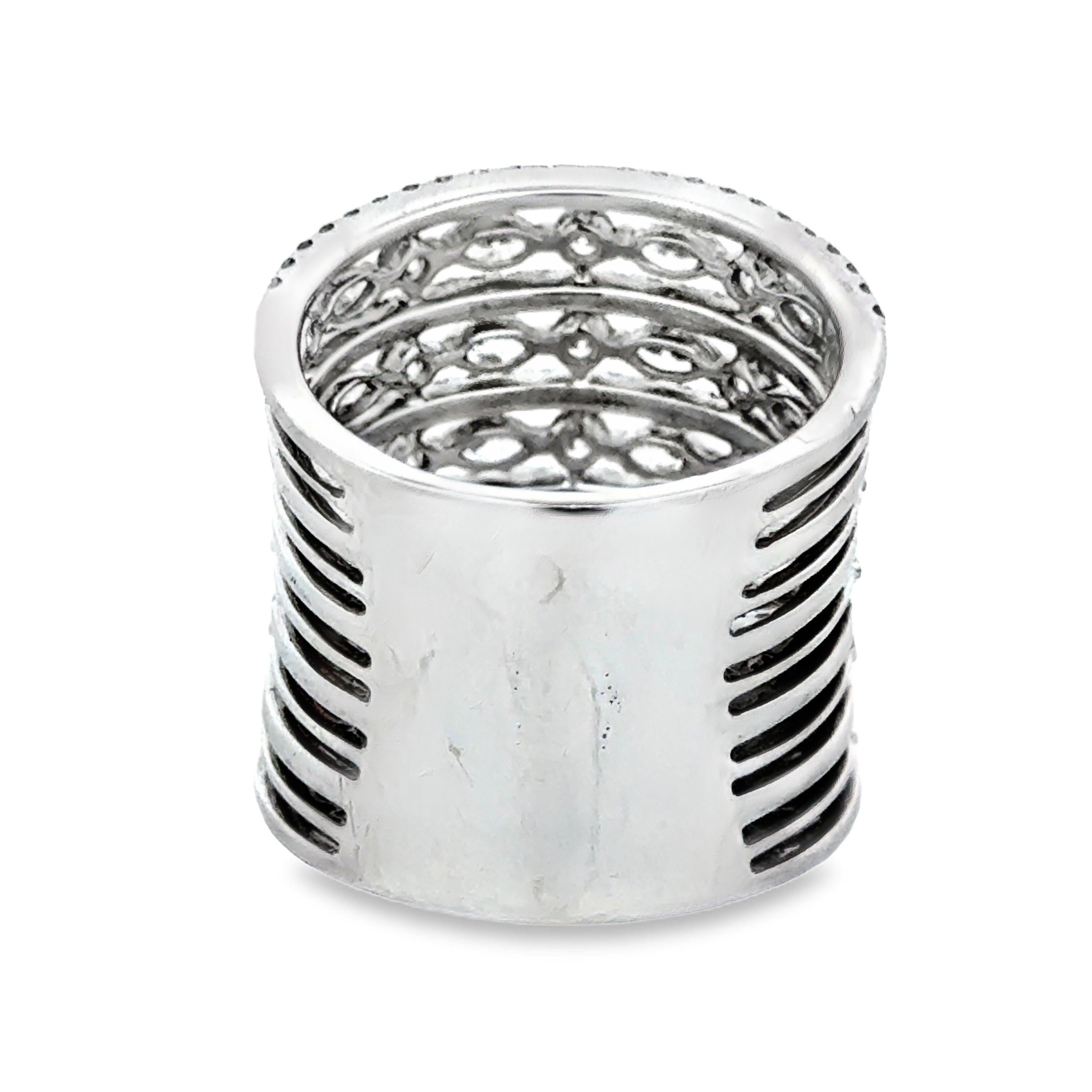 Taille mixte Bague en or blanc 18K à plusieurs rangs de diamants en vente