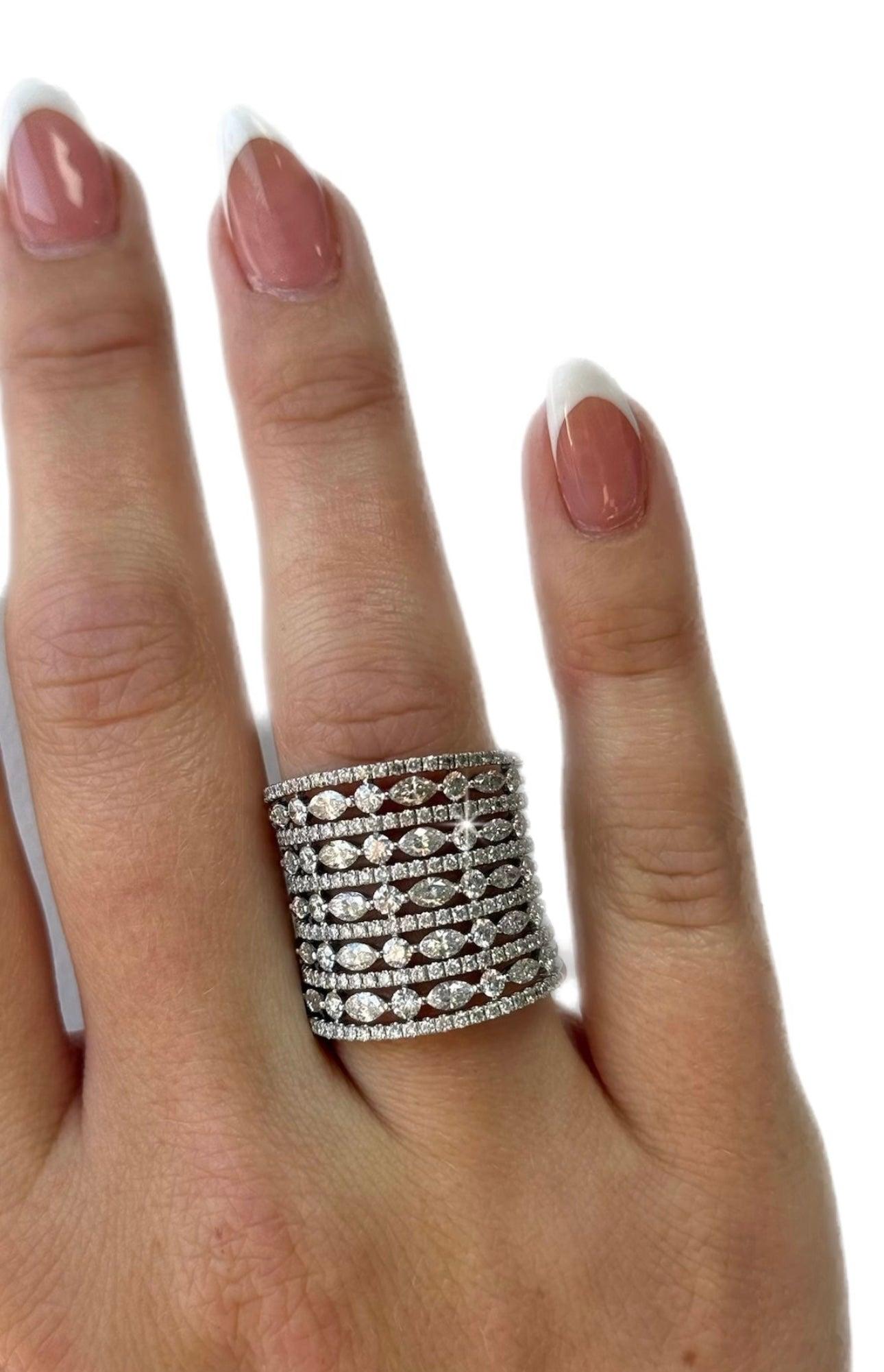 Bague en or blanc 18K à plusieurs rangs de diamants Pour femmes en vente