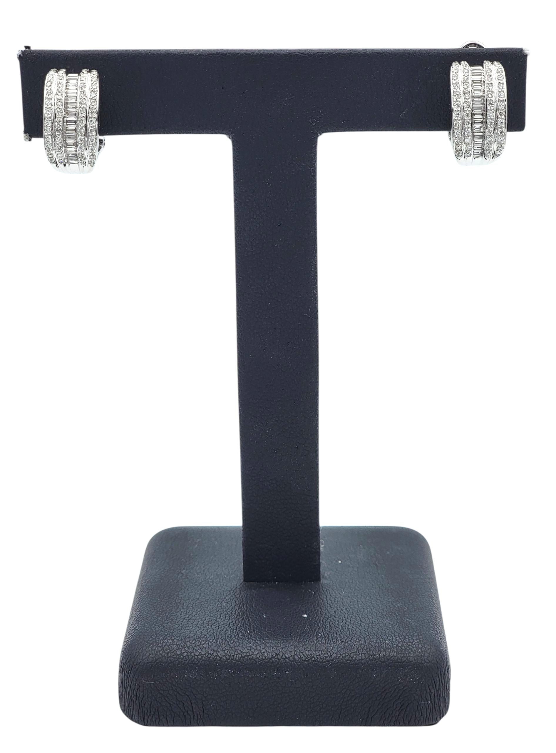 The Row Diamond Huggie Hoop Omega Back Earrings in 18 Karat White Gold (Boucles d'oreilles en or blanc 18 carats) en vente 4