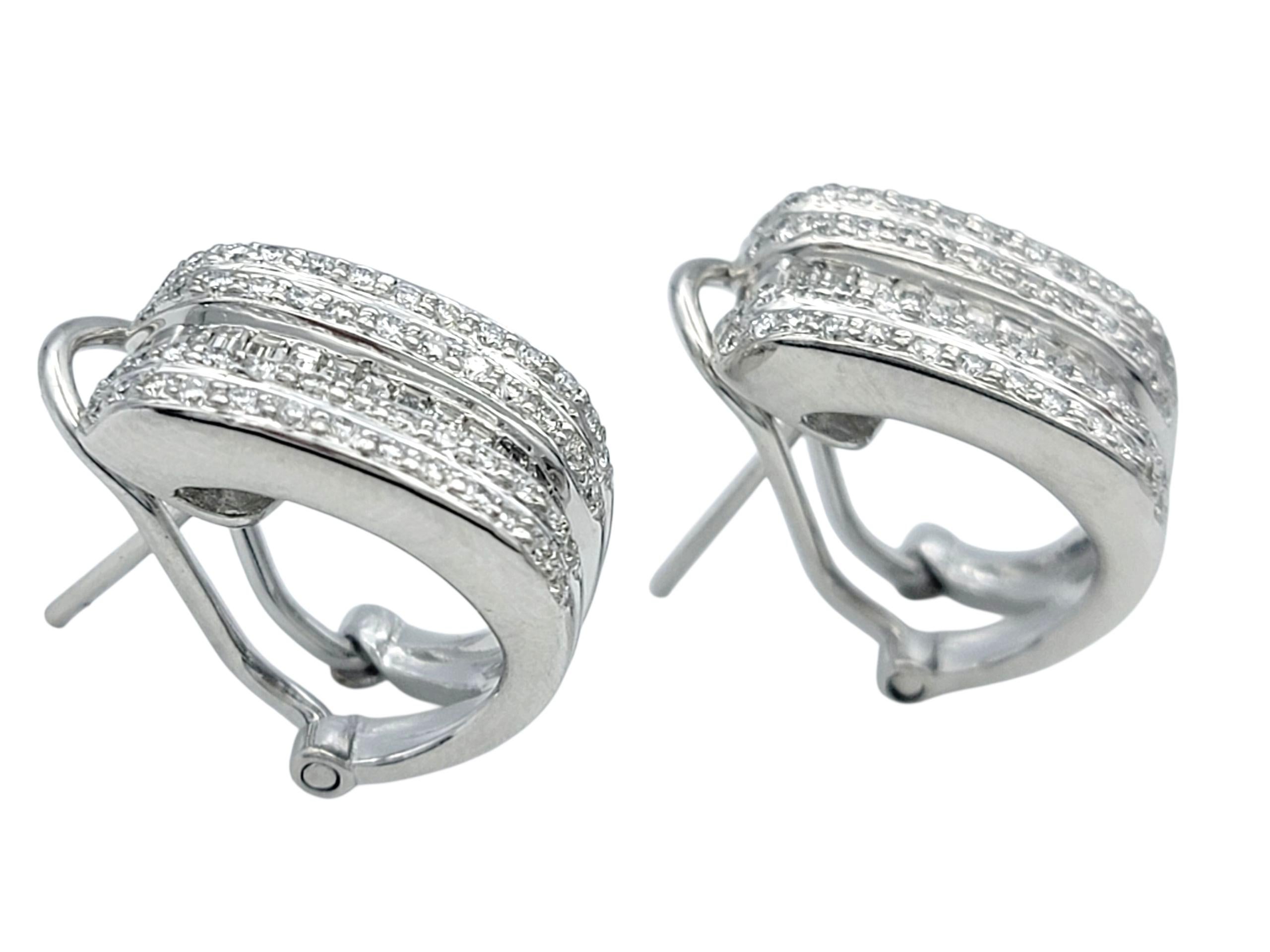 The Row Diamond Huggie Hoop Omega Back Earrings in 18 Karat White Gold (Boucles d'oreilles en or blanc 18 carats) Bon état - En vente à Scottsdale, AZ