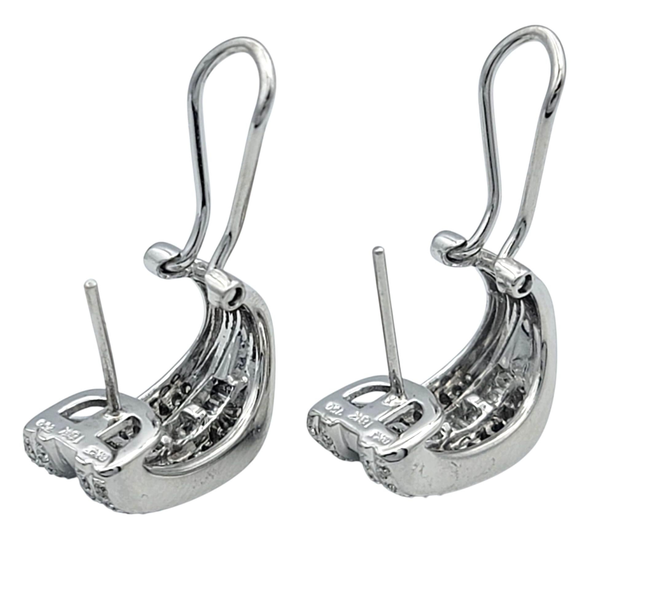 The Row Diamond Huggie Hoop Omega Back Earrings in 18 Karat White Gold (Boucles d'oreilles en or blanc 18 carats) Pour femmes en vente