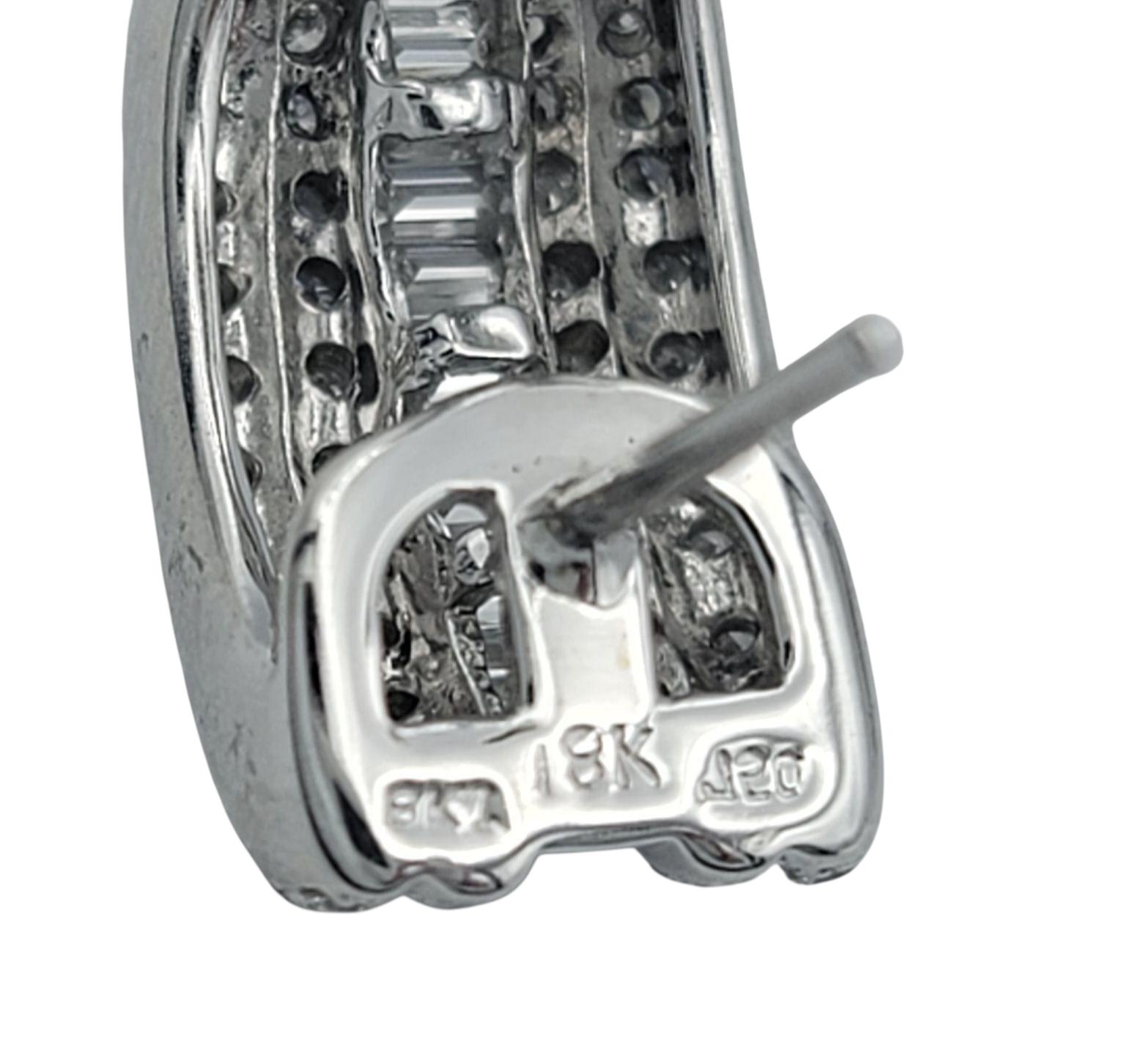 The Row Diamond Huggie Hoop Omega Back Earrings in 18 Karat White Gold (Boucles d'oreilles en or blanc 18 carats) en vente 2