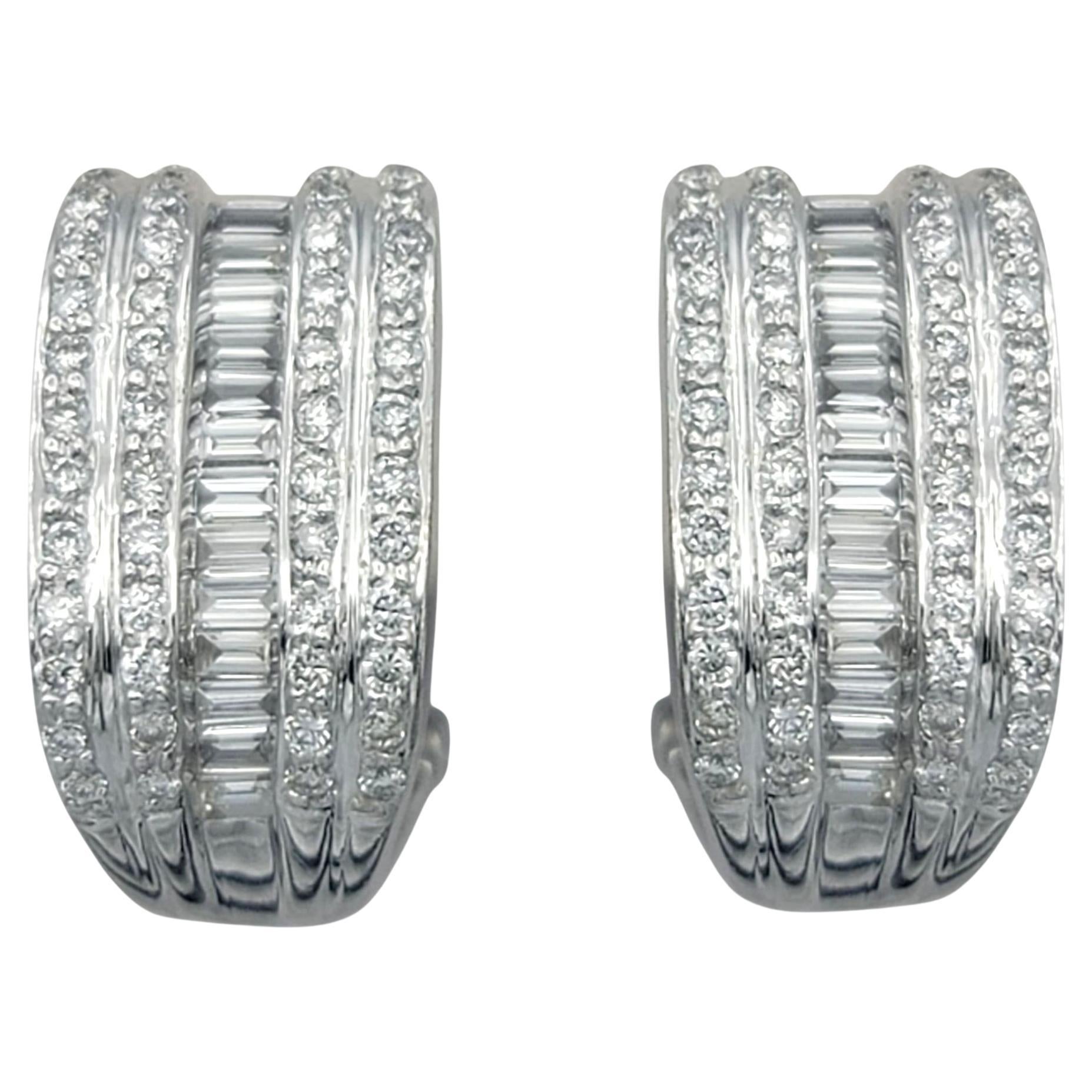 The Row Diamond Huggie Hoop Omega Back Earrings in 18 Karat White Gold (Boucles d
oreilles en or blanc 18 carats) en vente