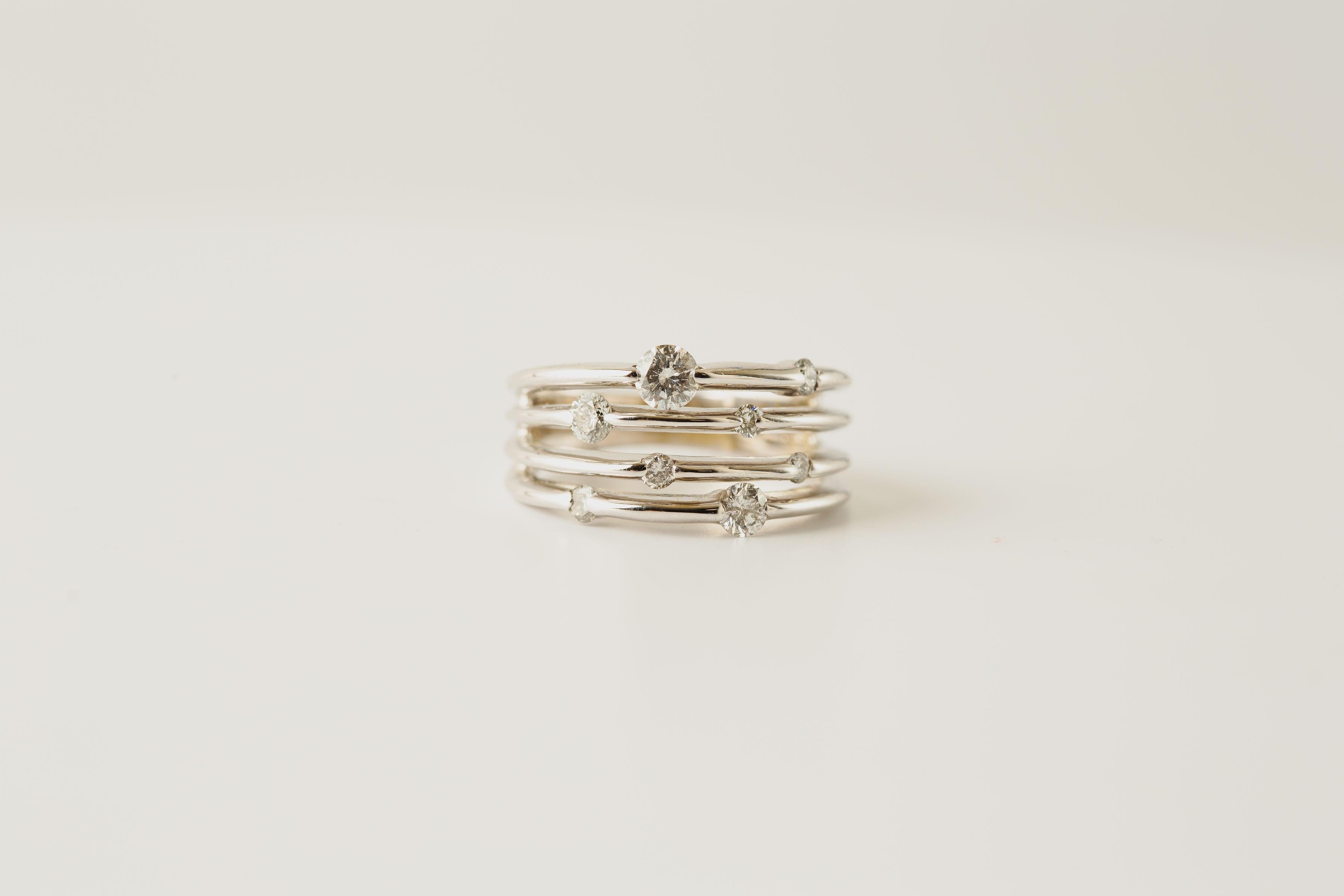 Bague à plusieurs rangs de diamants en or blanc 14k/bandeau à diamants en vente 2