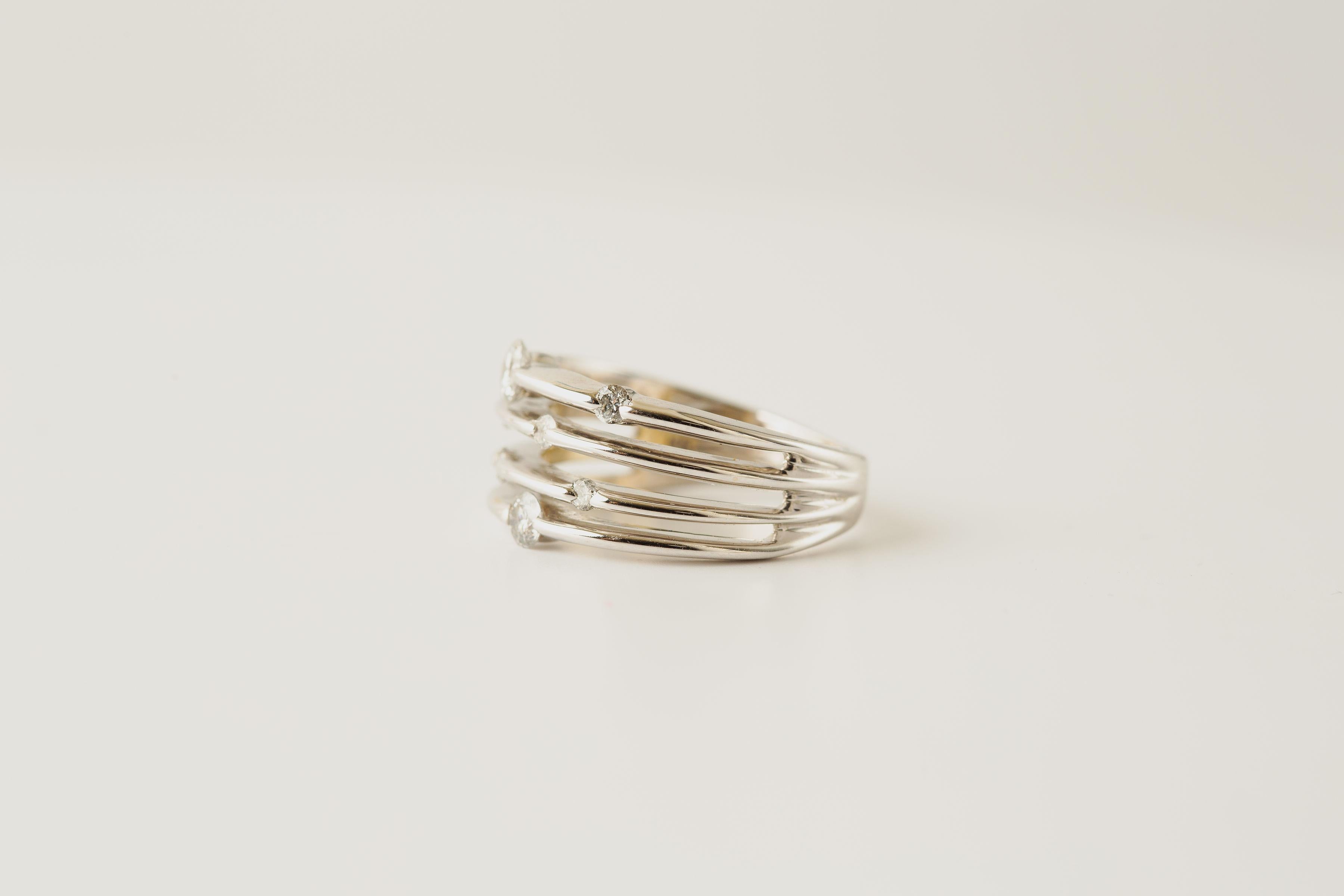 Bague à plusieurs rangs de diamants en or blanc 14k/bandeau à diamants en vente 3