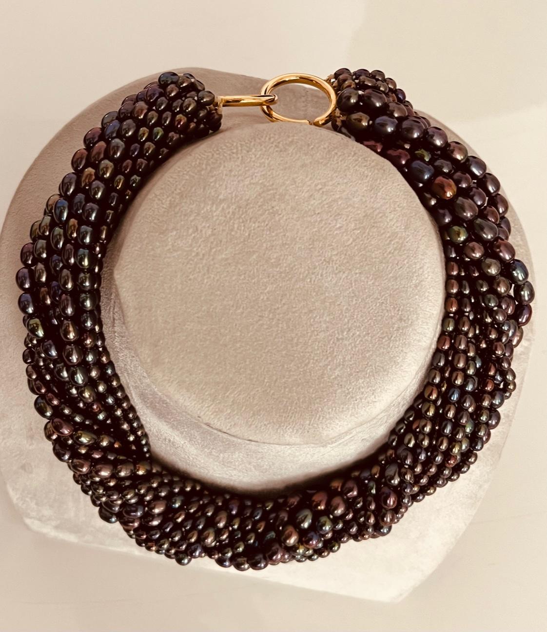 Collier de perles de culture noires teintes à plusieurs rangs avec fermetures en or 18 carats en vente 7