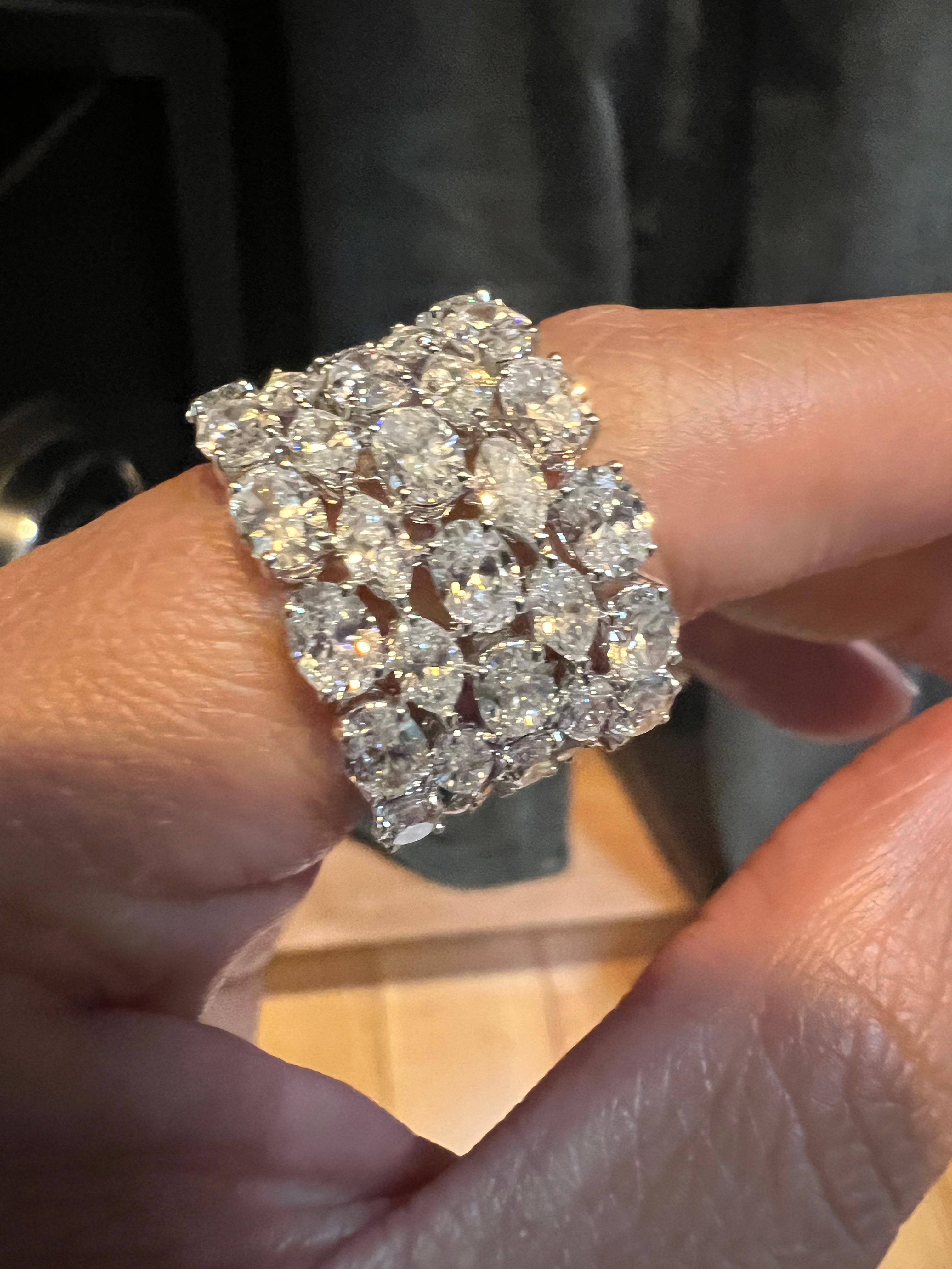 Moderno Anello a fascia con diamante a più file e più forme in vendita