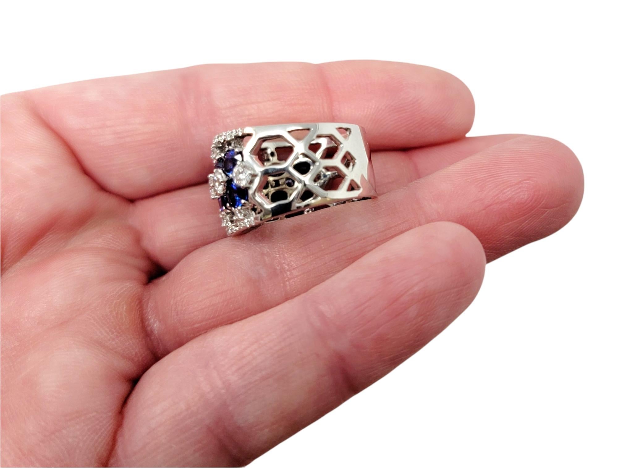 Mehrreihiger Ring mit natürlichem blauem Saphir und Diamant aus 14 Karat Weißgold im Angebot 5
