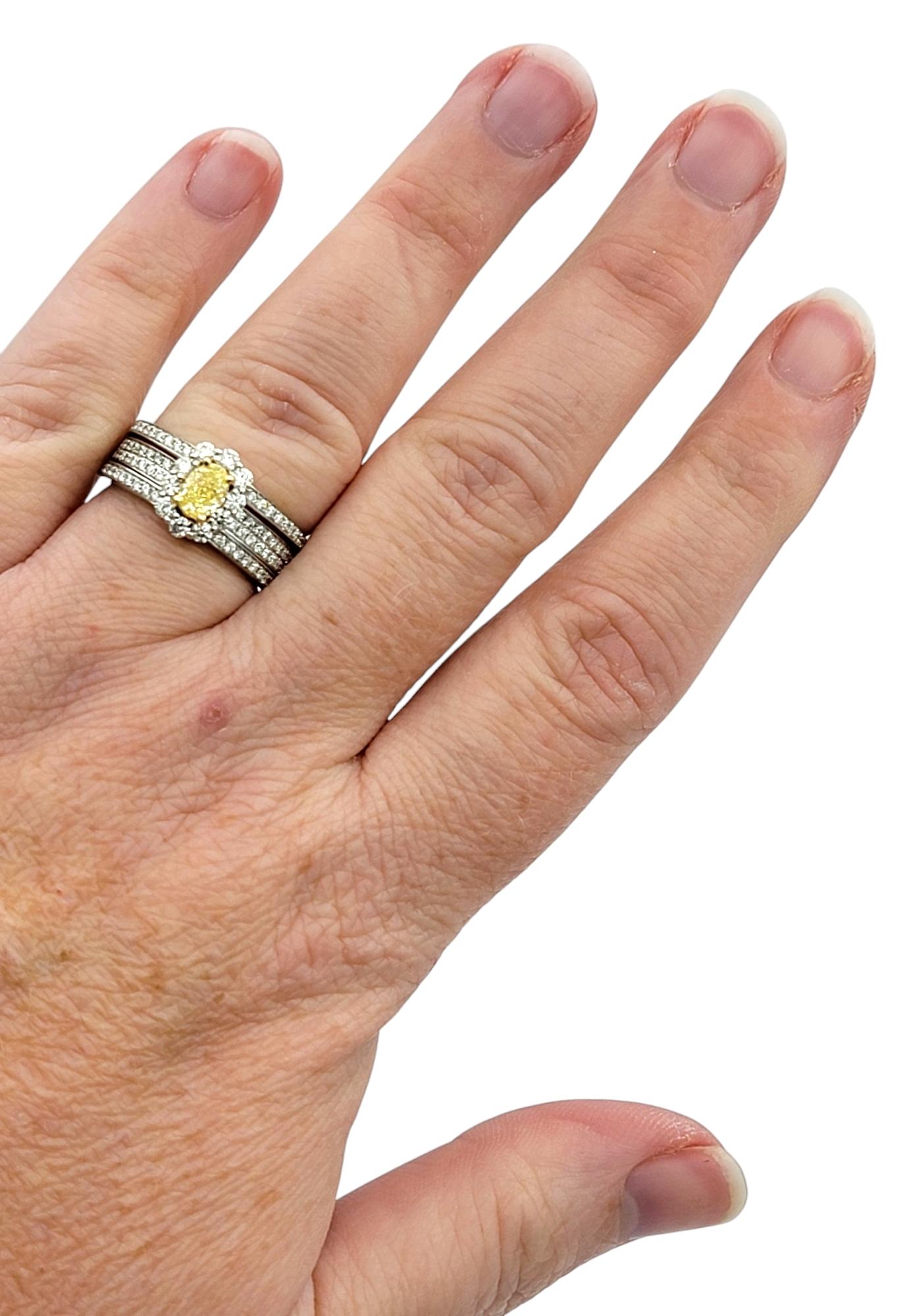 Bague à pavé de diamants à plusieurs rangs avec diamant jaune fantaisie de taille ovale en or 14K en vente 4