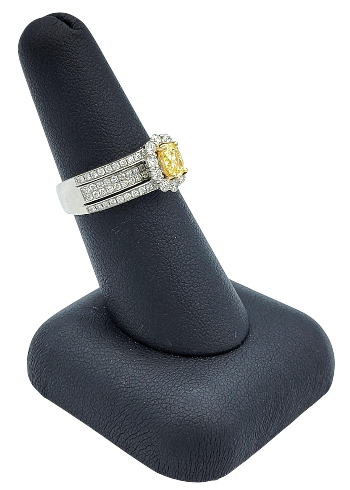 Bague à pavé de diamants à plusieurs rangs avec diamant jaune fantaisie de taille ovale en or 14K en vente 7