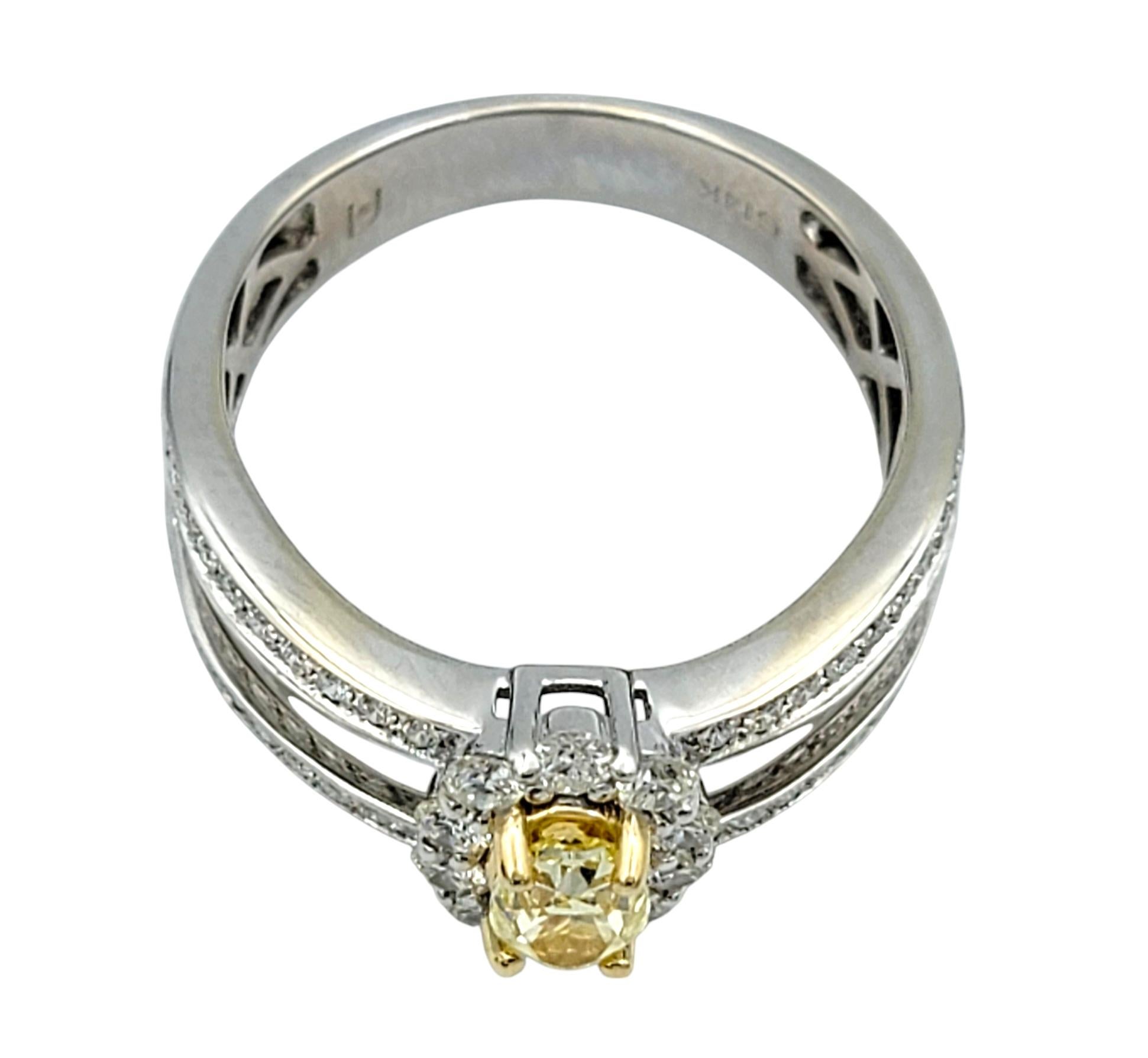 Bague à pavé de diamants à plusieurs rangs avec diamant jaune fantaisie de taille ovale en or 14K en vente 1