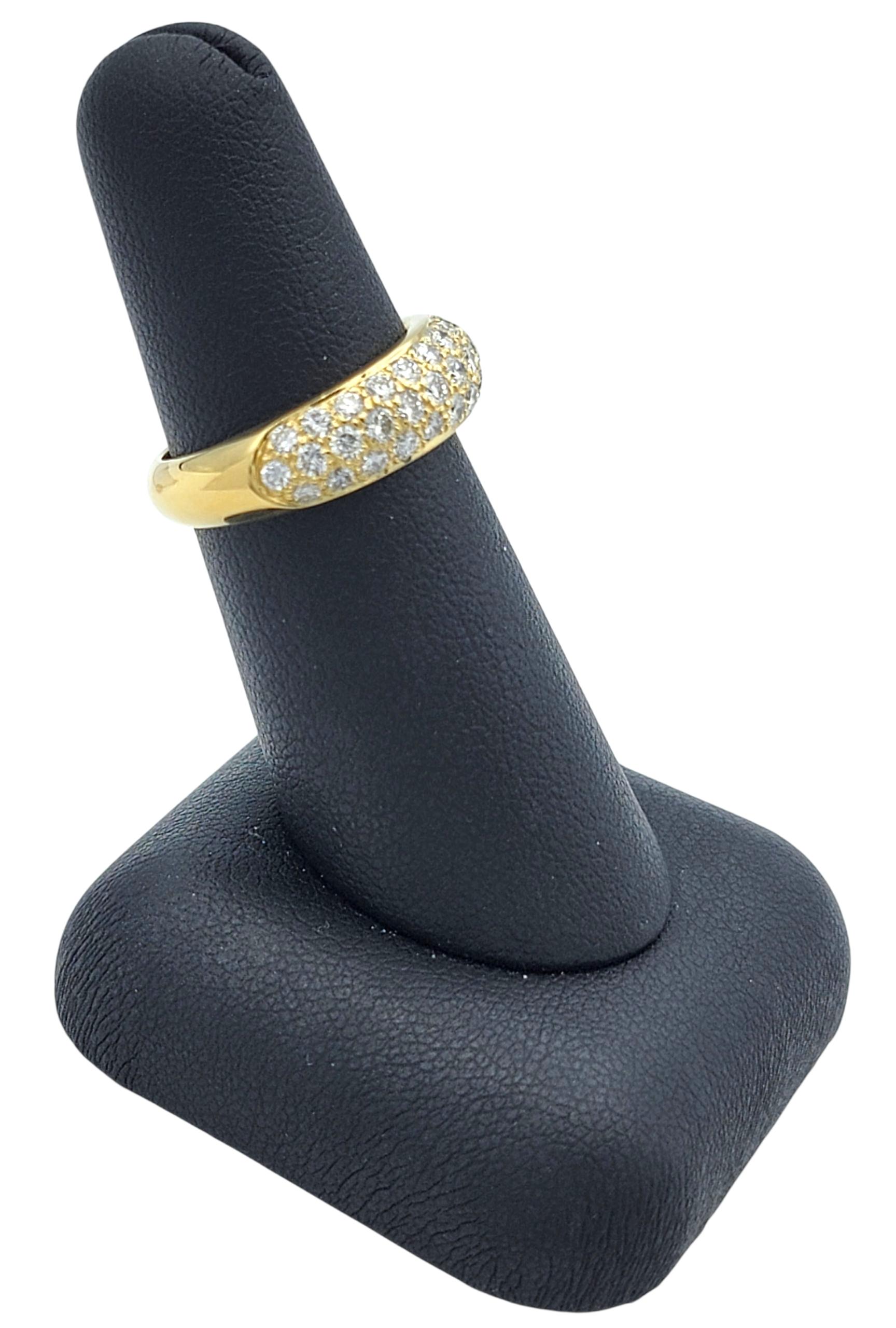 Bague à anneau gradué en or jaune 18 carats, pavé de plusieurs rangs de diamants en vente 6