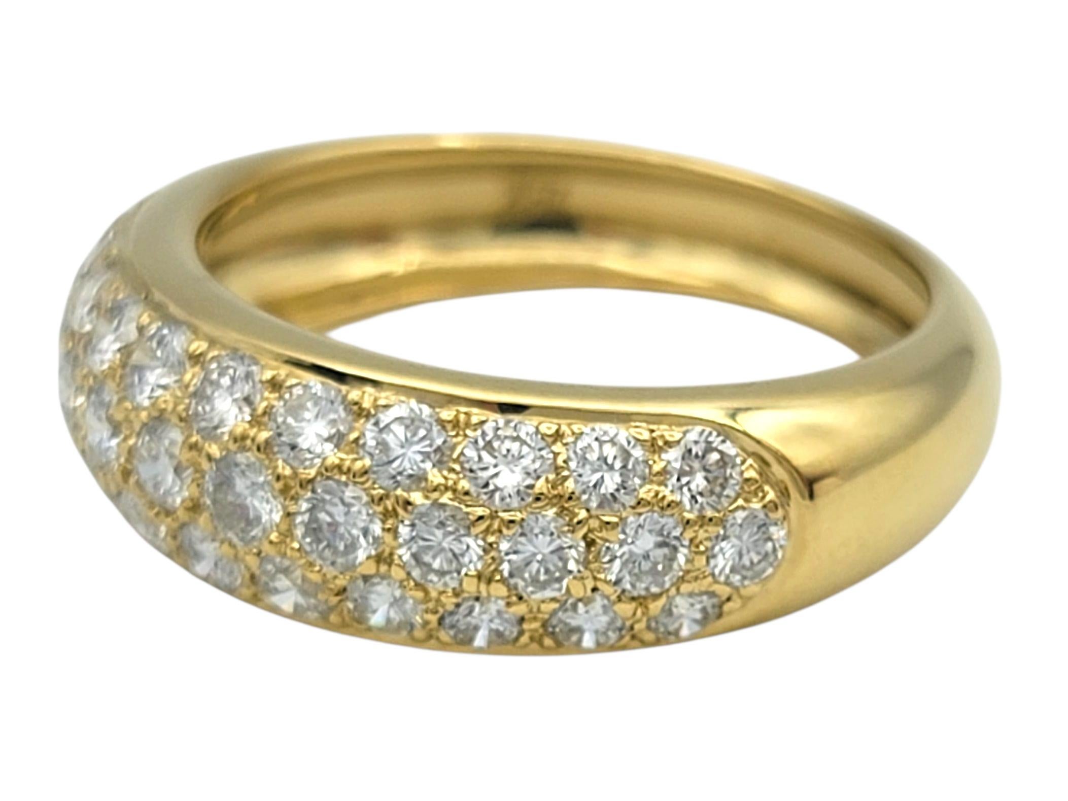 Bague à anneau gradué en or jaune 18 carats, pavé de plusieurs rangs de diamants Bon état - En vente à Scottsdale, AZ