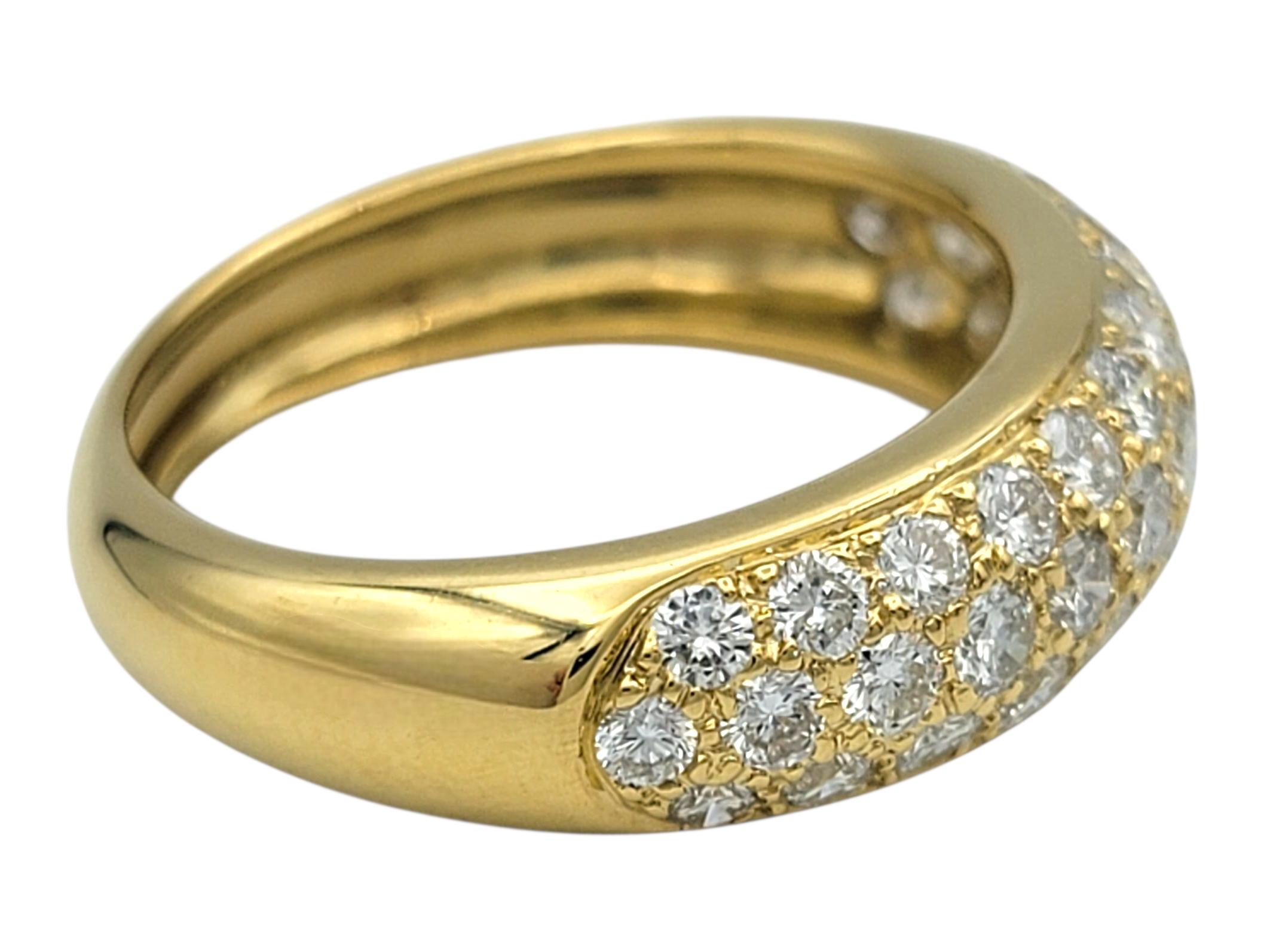 Bague à anneau gradué en or jaune 18 carats, pavé de plusieurs rangs de diamants Pour femmes en vente