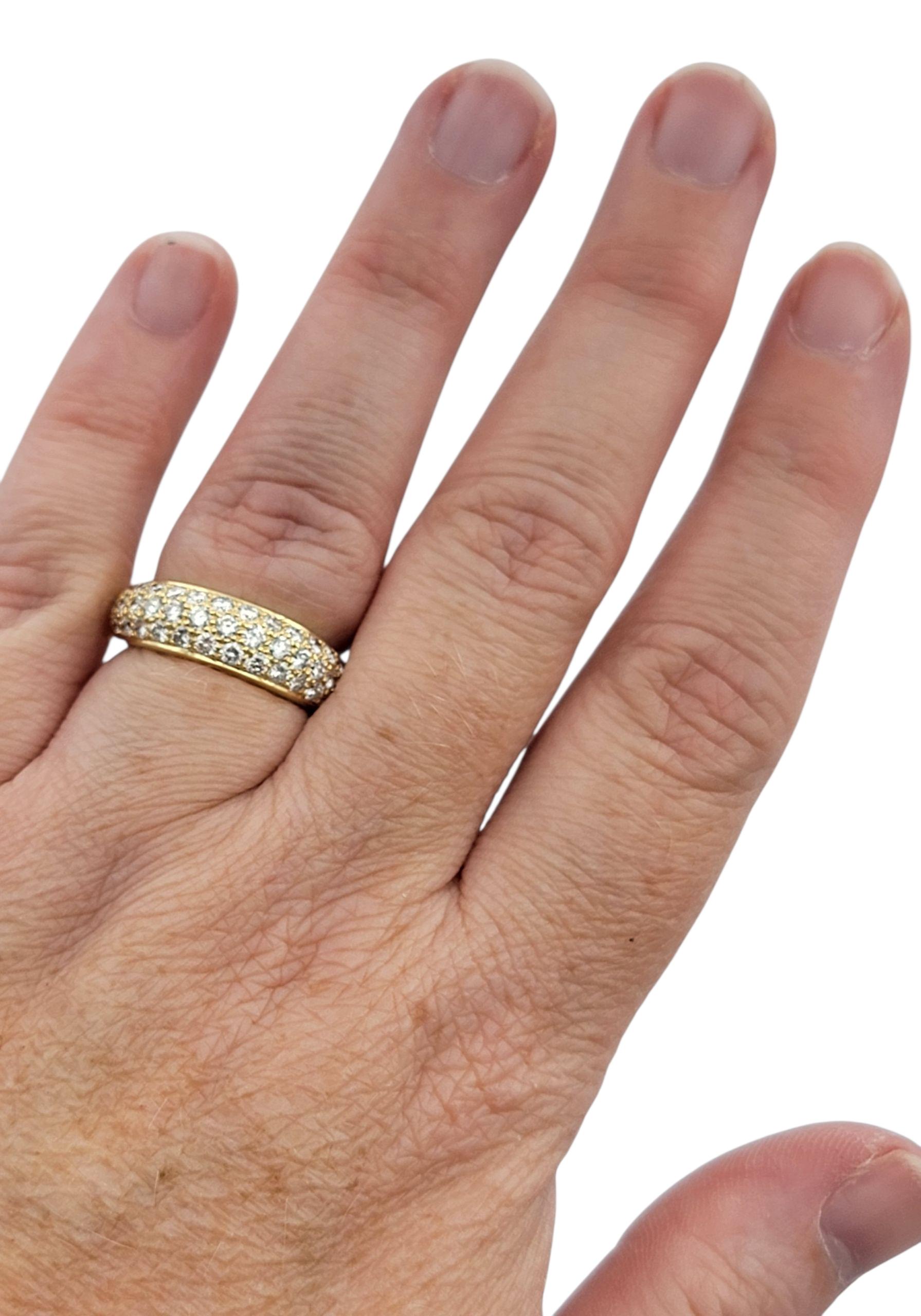 Bague à anneau gradué en or jaune 18 carats, pavé de plusieurs rangs de diamants en vente 3
