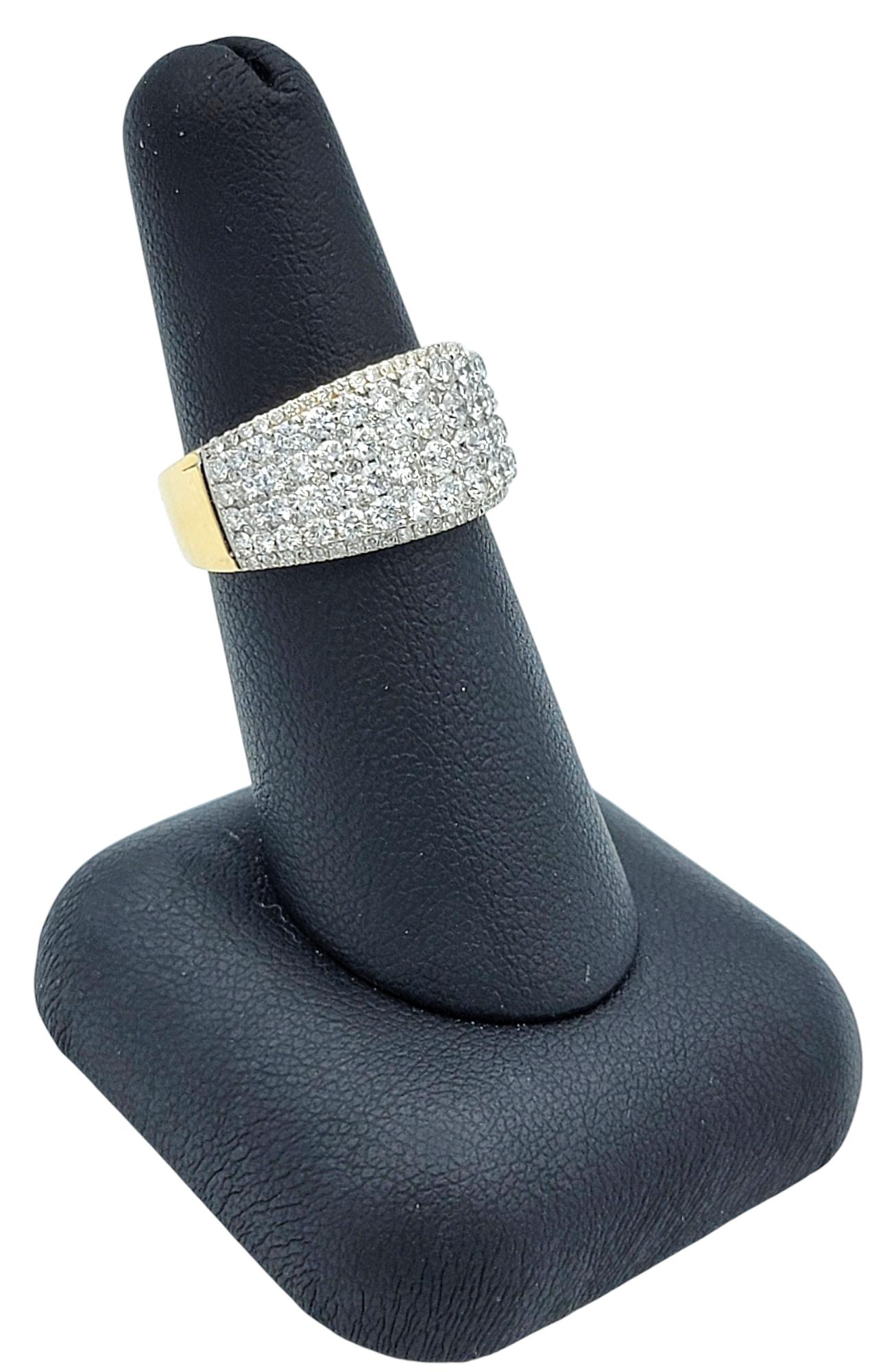Anello a fascia larga con pavé di diamanti a più file in oro bicolore 14 carati in vendita 6
