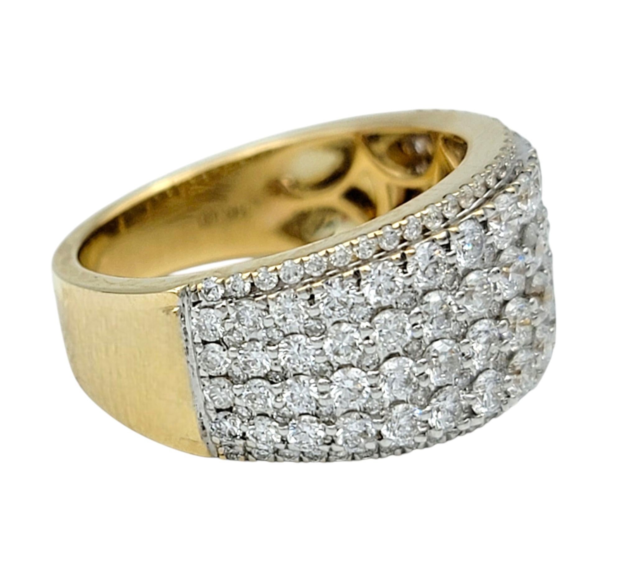 Anello a fascia larga con pavé di diamanti a più file in oro bicolore 14 carati In condizioni buone in vendita a Scottsdale, AZ