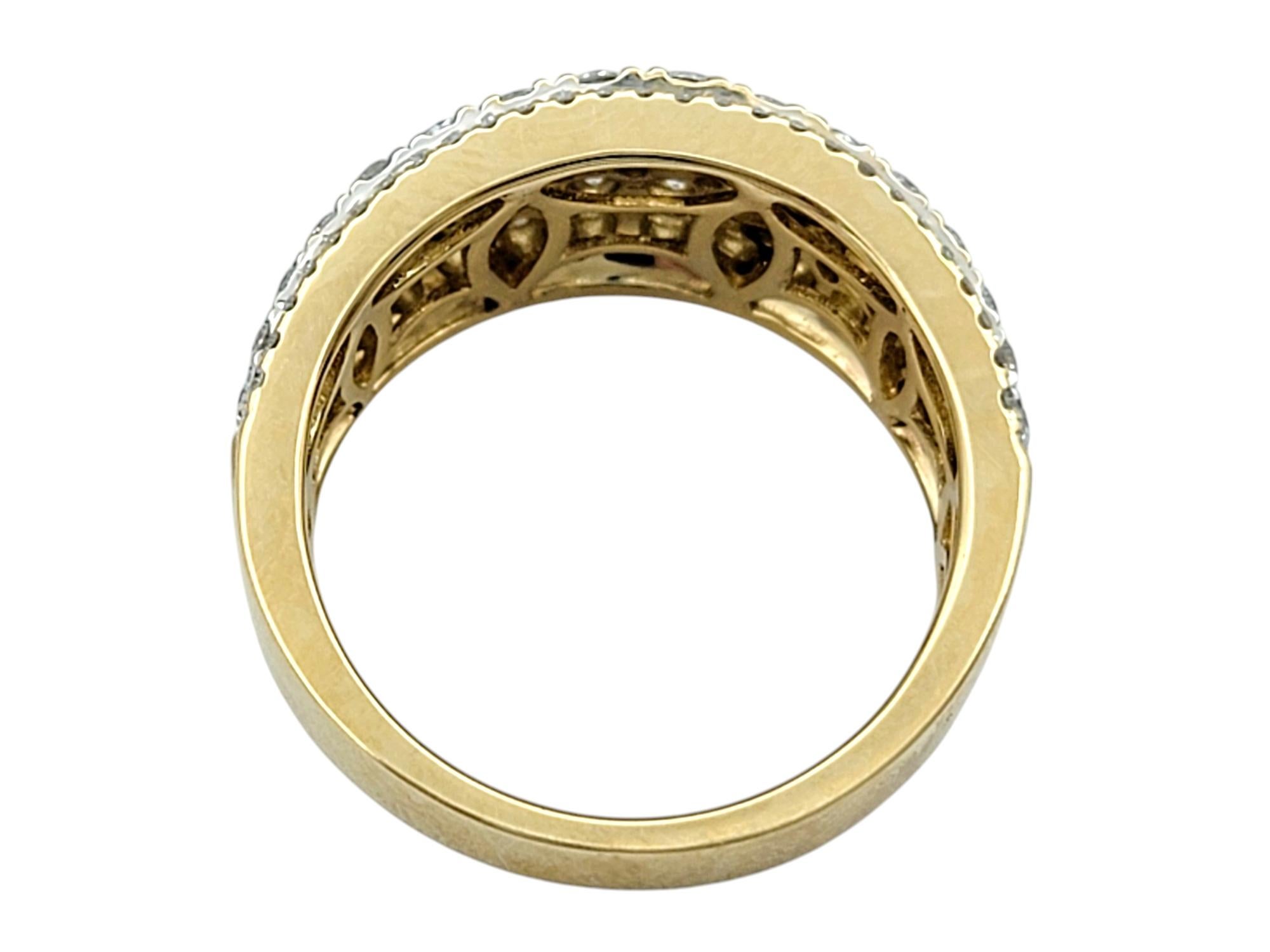 Anello a fascia larga con pavé di diamanti a più file in oro bicolore 14 carati in vendita 1