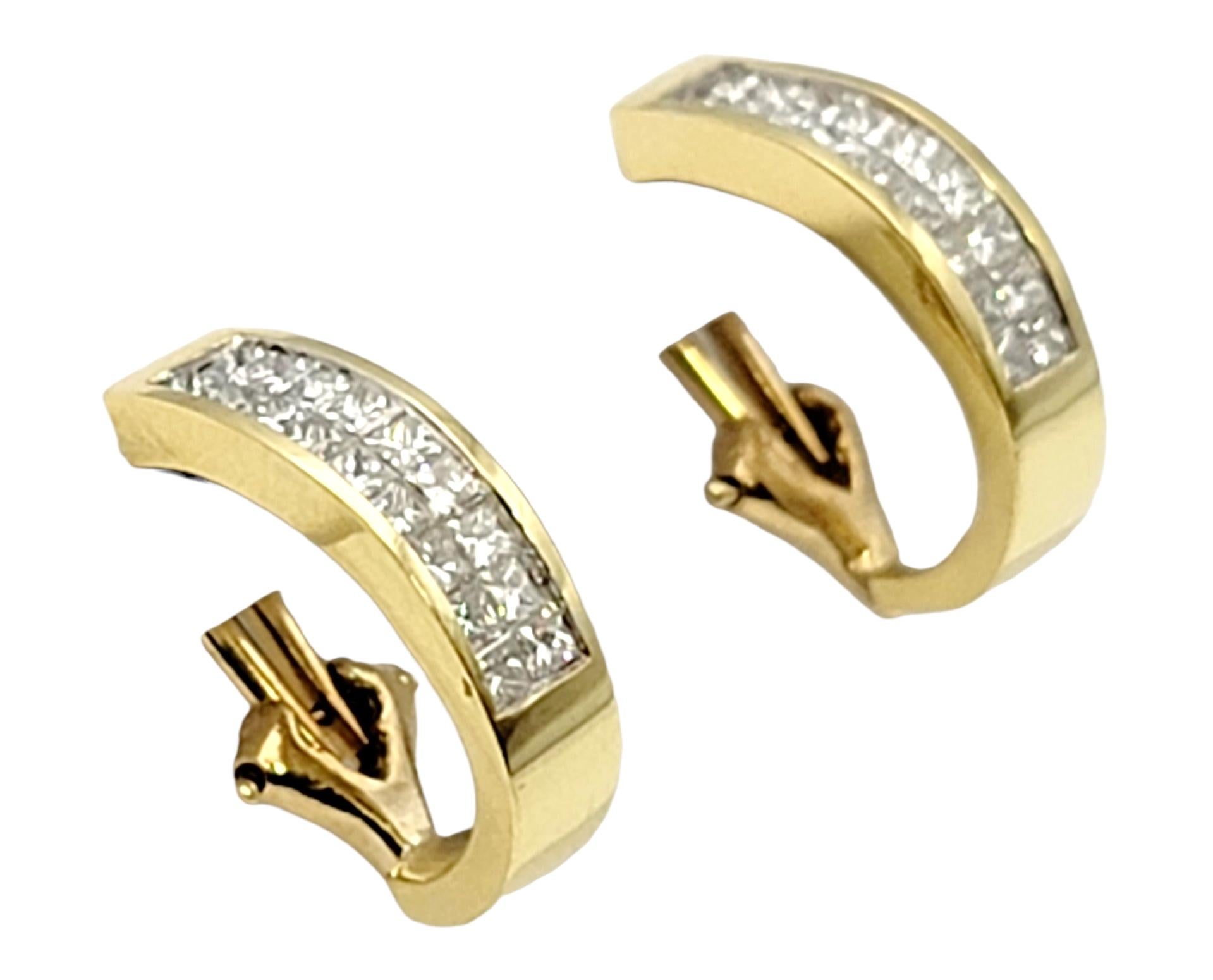 Boucles d'oreilles percées en or jaune 14 carats avec demi-cercle de diamants taille princesse à plusieurs rangées. Bon état - En vente à Scottsdale, AZ