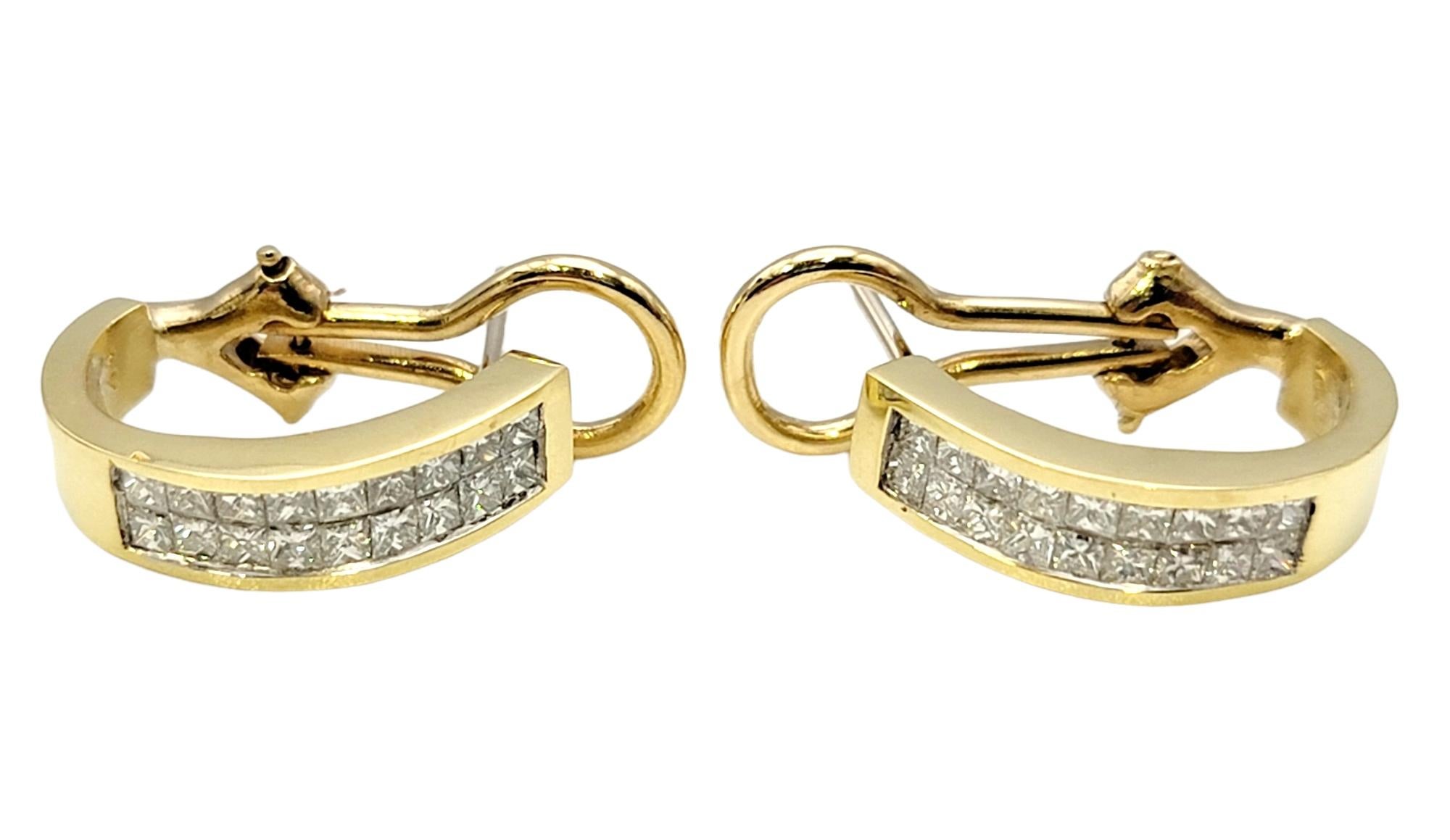 Boucles d'oreilles percées en or jaune 14 carats avec demi-cercle de diamants taille princesse à plusieurs rangées. en vente 2