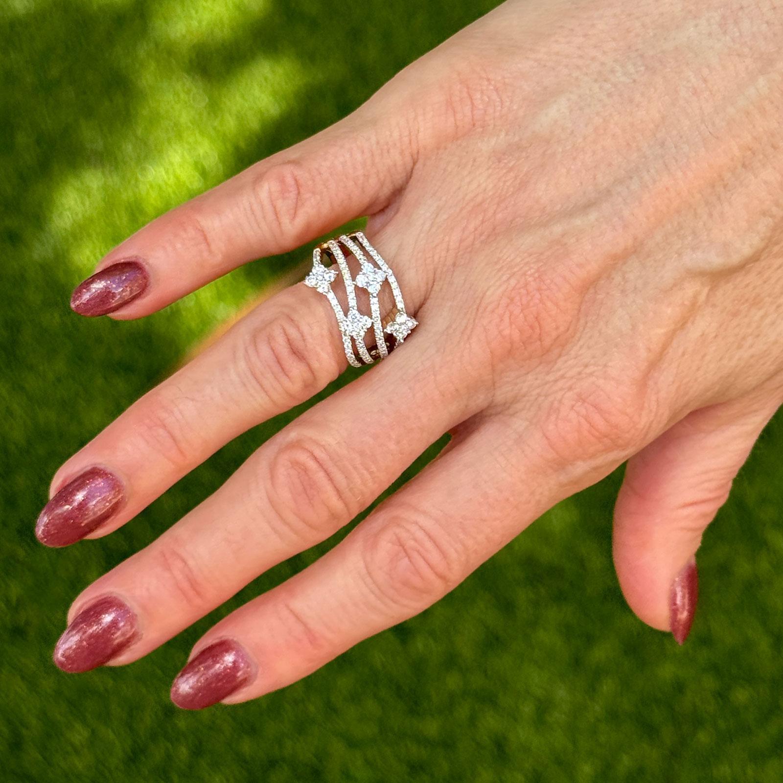 Multi Row Round Briliant-Cut Diamond 14 Karat Yellow Gold Band Ring Damen im Angebot