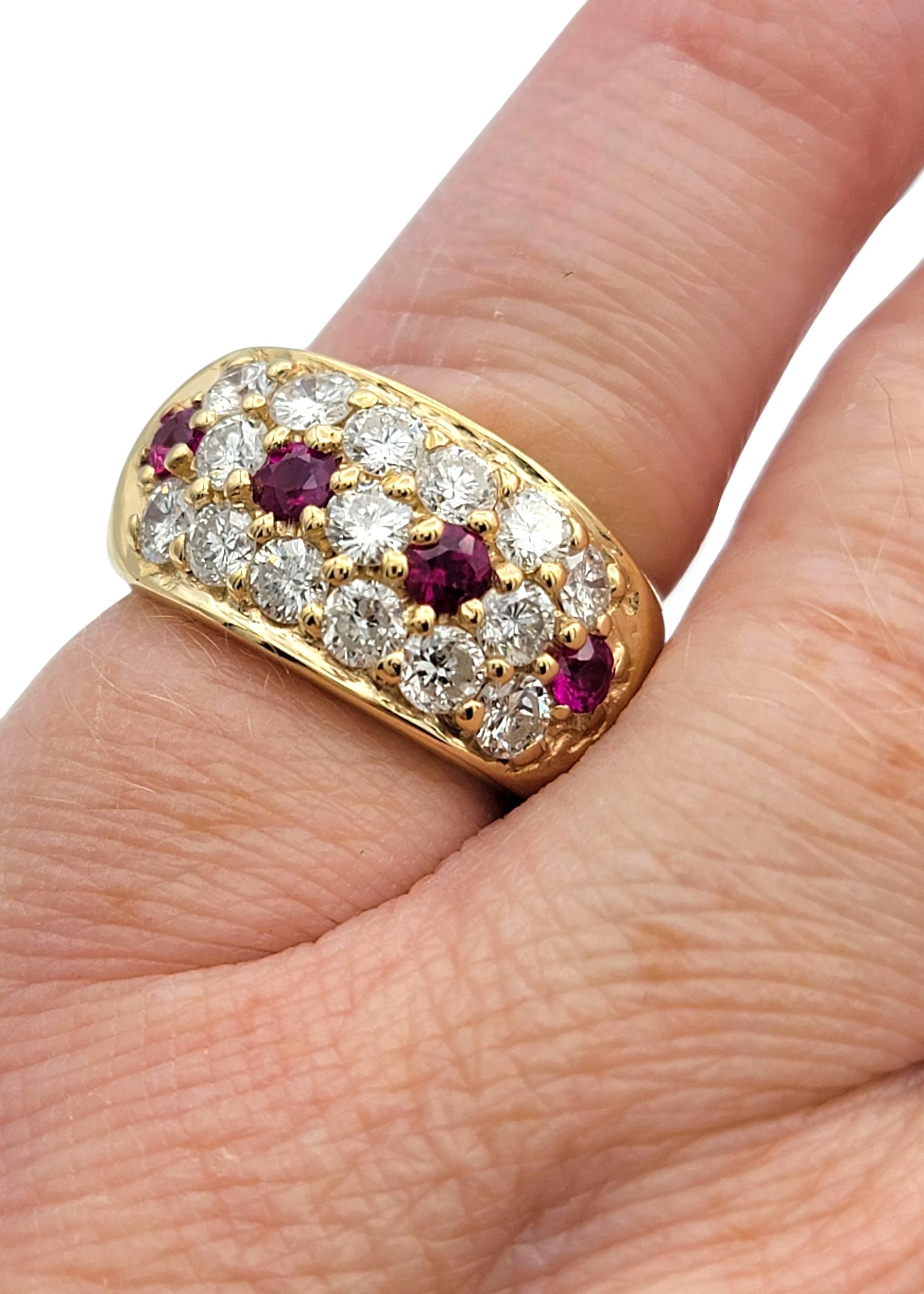 De las mujeres Anillo de oro amarillo de 14 quilates con diamantes redondos en varias filas y rubí de Birmania en venta