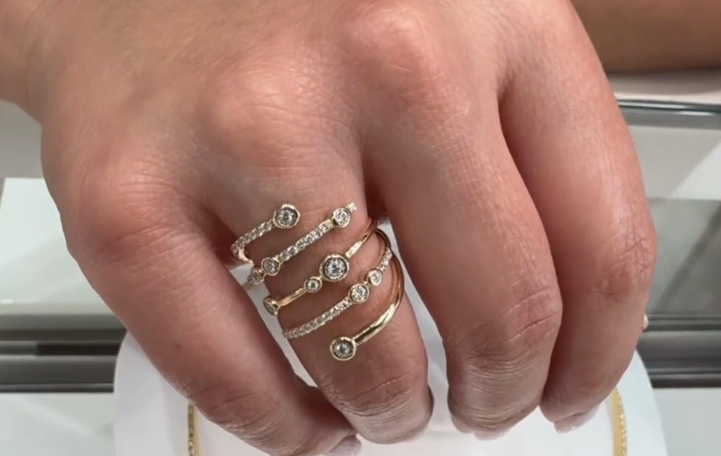 Mehrreihiger spiralförmiger Diamantring mit kaskadenförmigem Kreismotiv aus 14K Gelbgold im Angebot 1