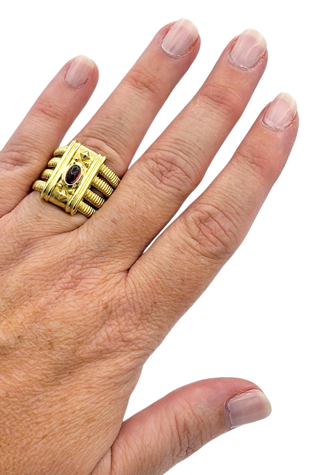 Bague empilée à plusieurs rangs avec tourmaline rose cabochon en or jaune 18 carats en vente 1