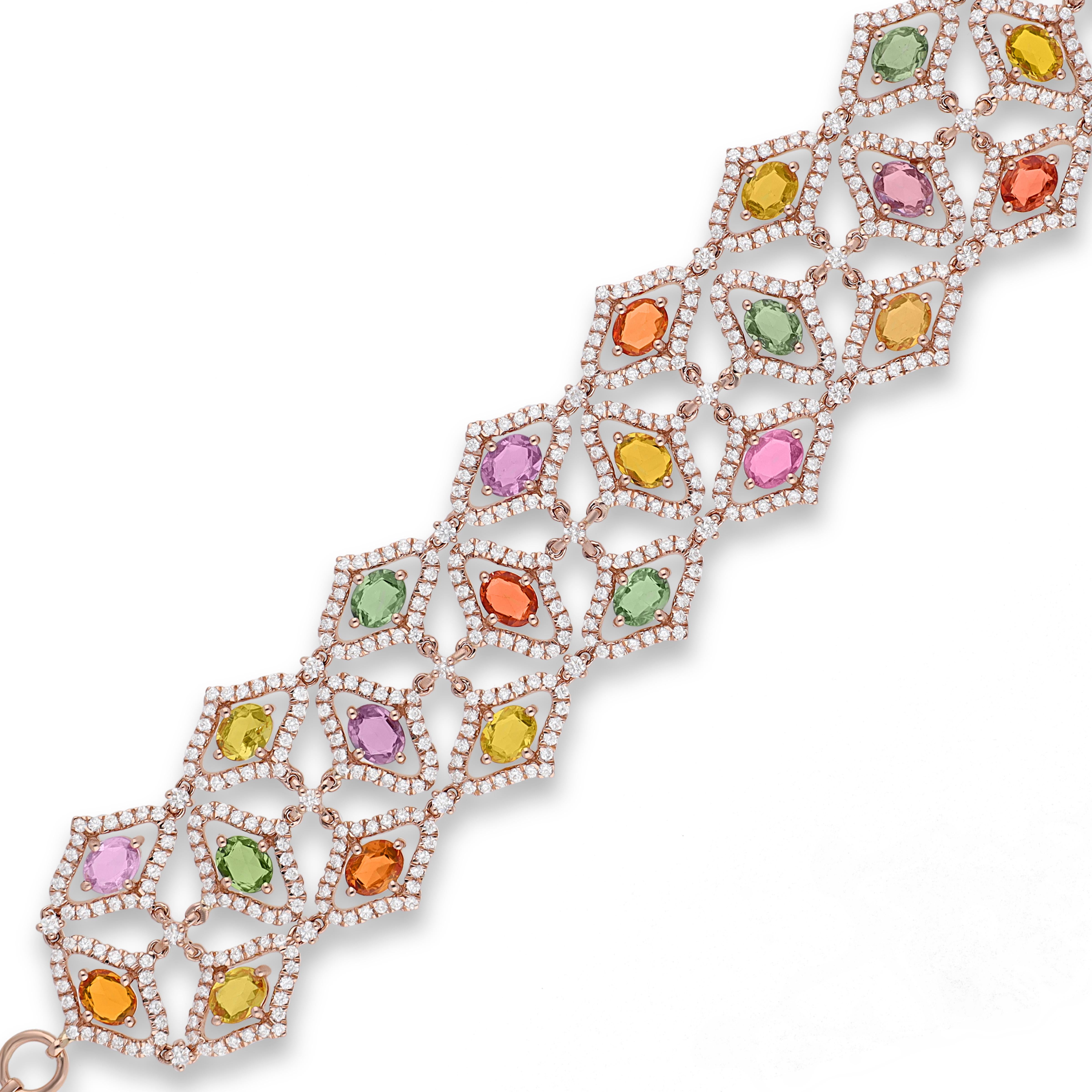 Una radiosa fusione di colore ed eleganza, questo squisito bracciale è realizzato in oro rosa 18 carati e presenta 29 vividi zaffiri multicolore per un totale di 10,63 carati. Ogni zaffiro è splendidamente incorniciato da 667 diamanti taglio