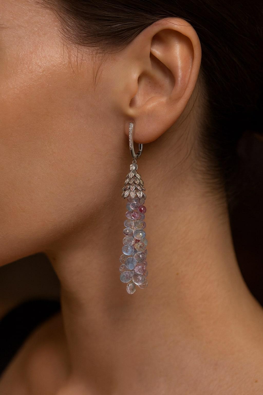 Donna Orecchini pendenti multi zaffiro a brioletta in oro giallo 18 carati in vendita