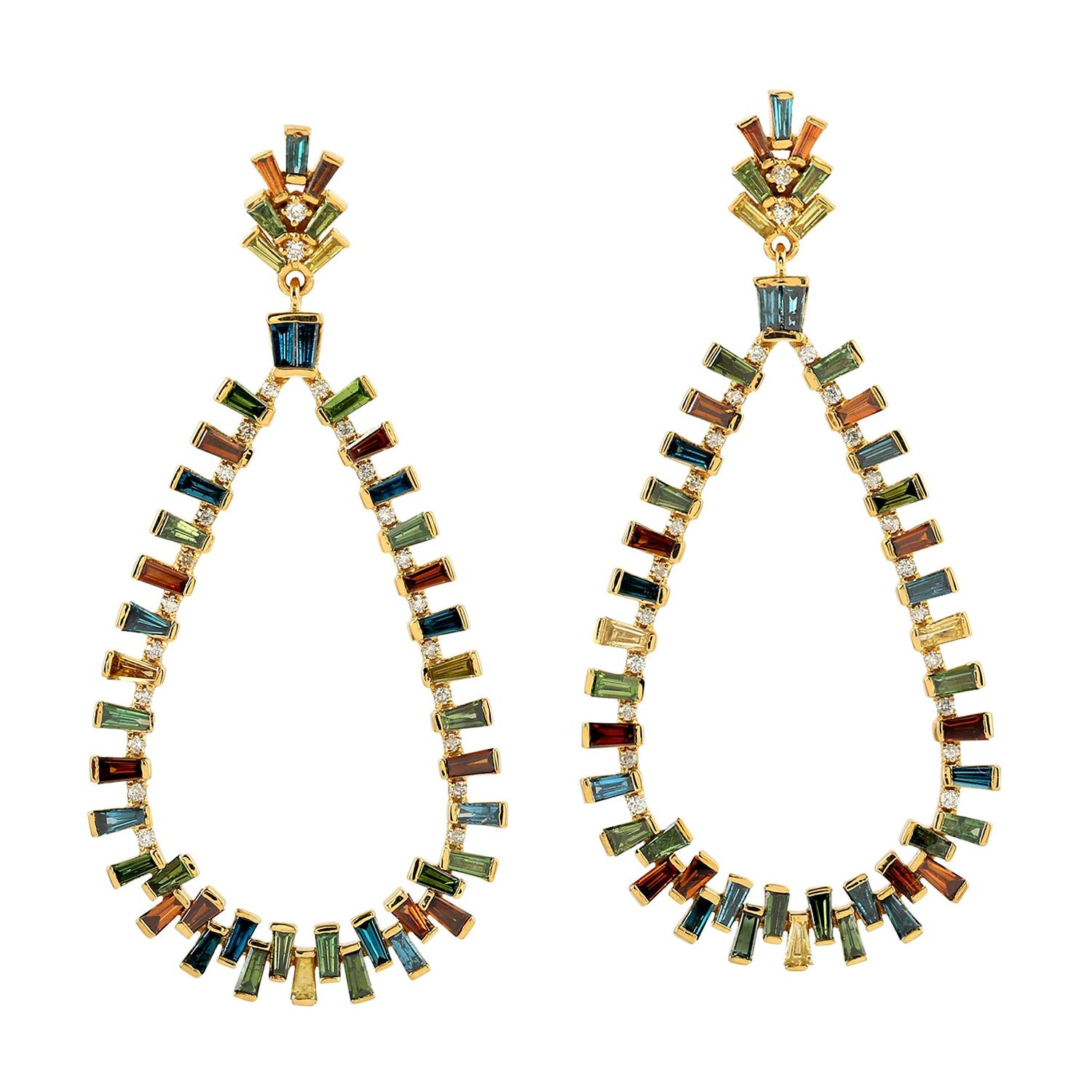 Boucles d'oreilles en or 18 carats avec saphirs multicolores et diamants
