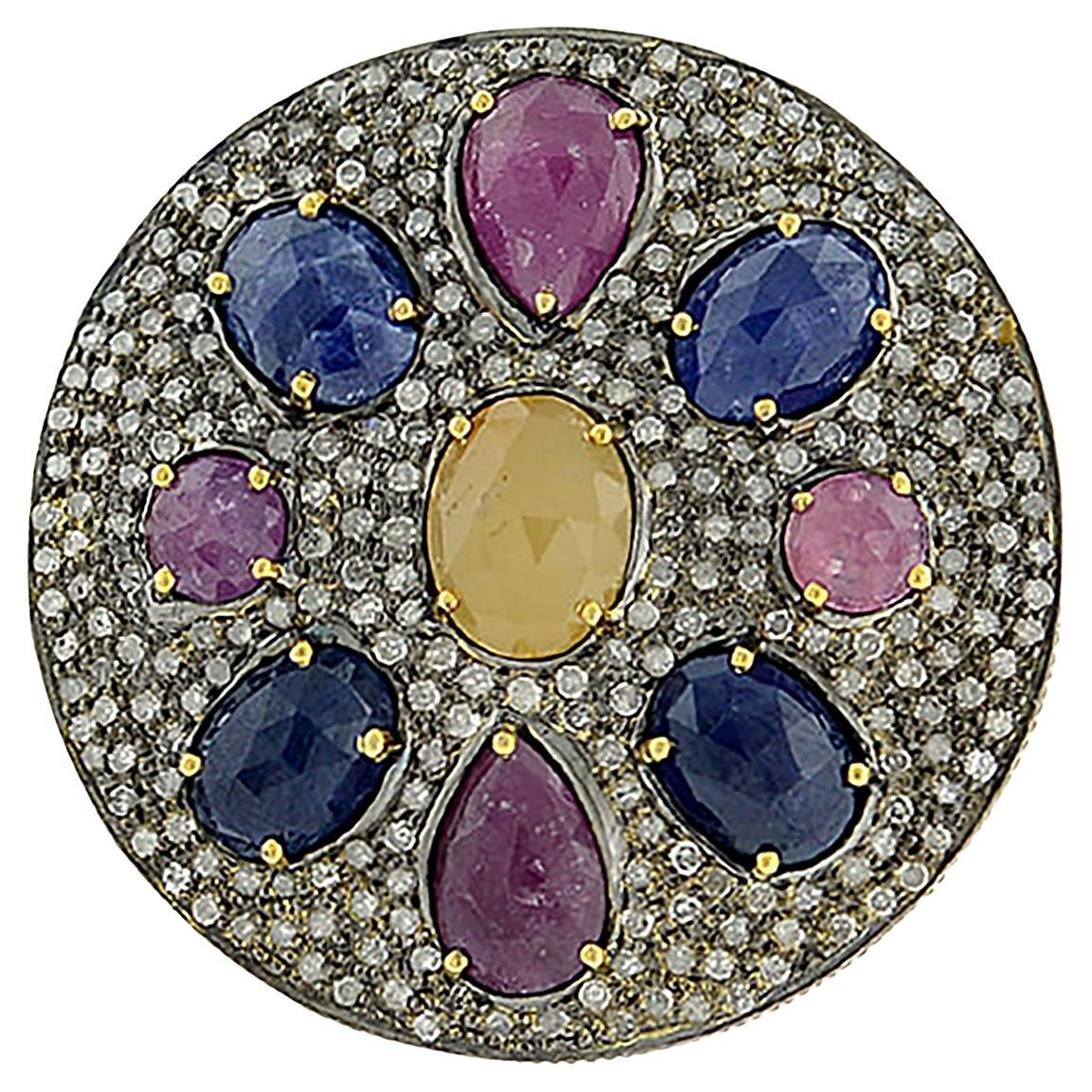 Bague en or jaune 18 carats avec saphirs multiples et diamants pavés en vente