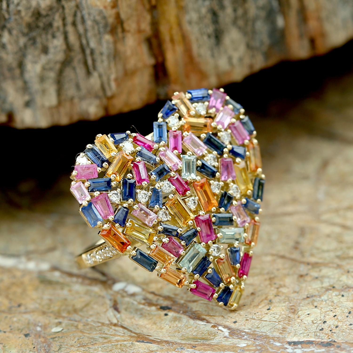 Moderne Bague cœur en or 14 carats avec saphirs multicolores et diamants baguettes en vente