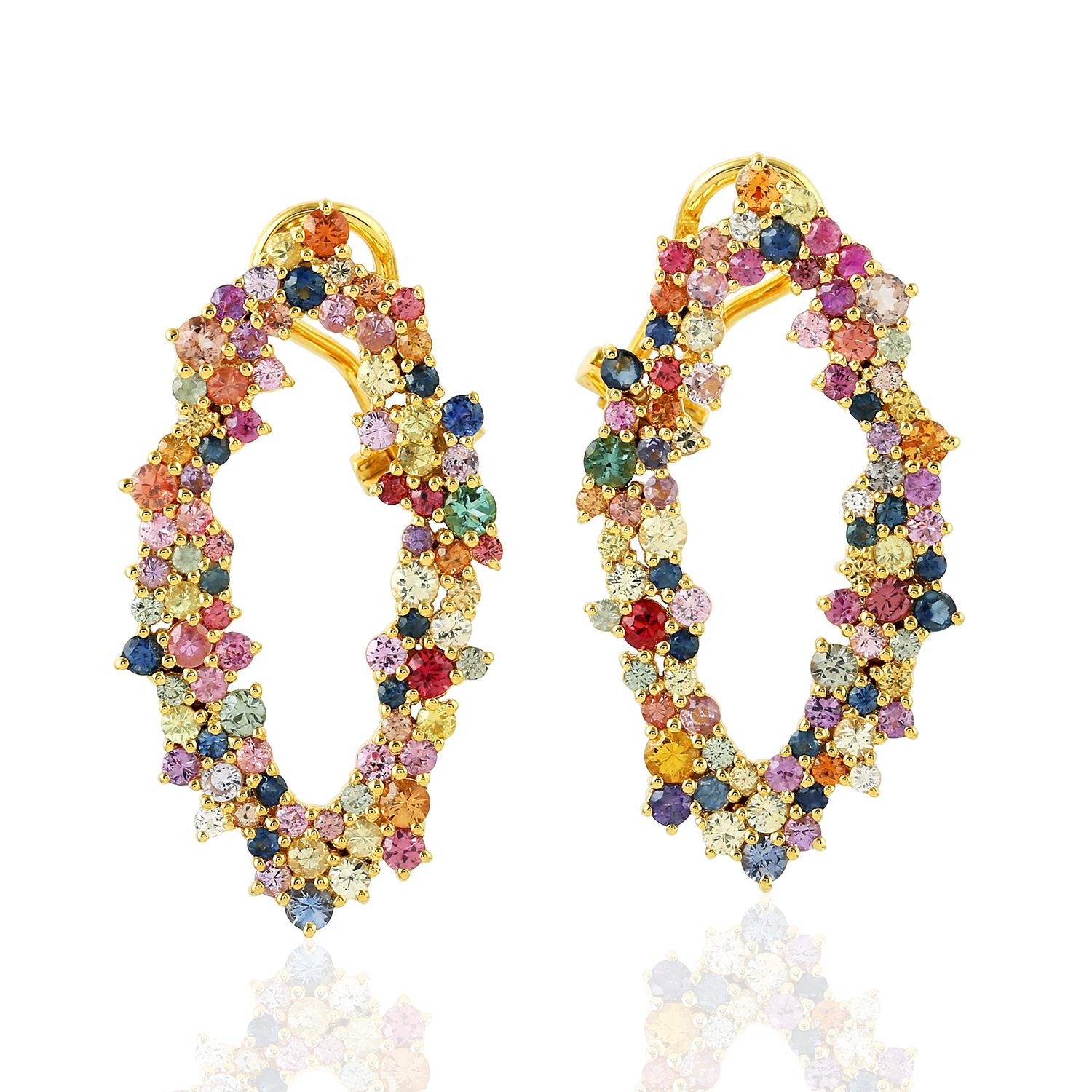 Multi Sapphire Hoop Earrings Made In 18k Yellow Gold In New Condition For Sale In New York, NY