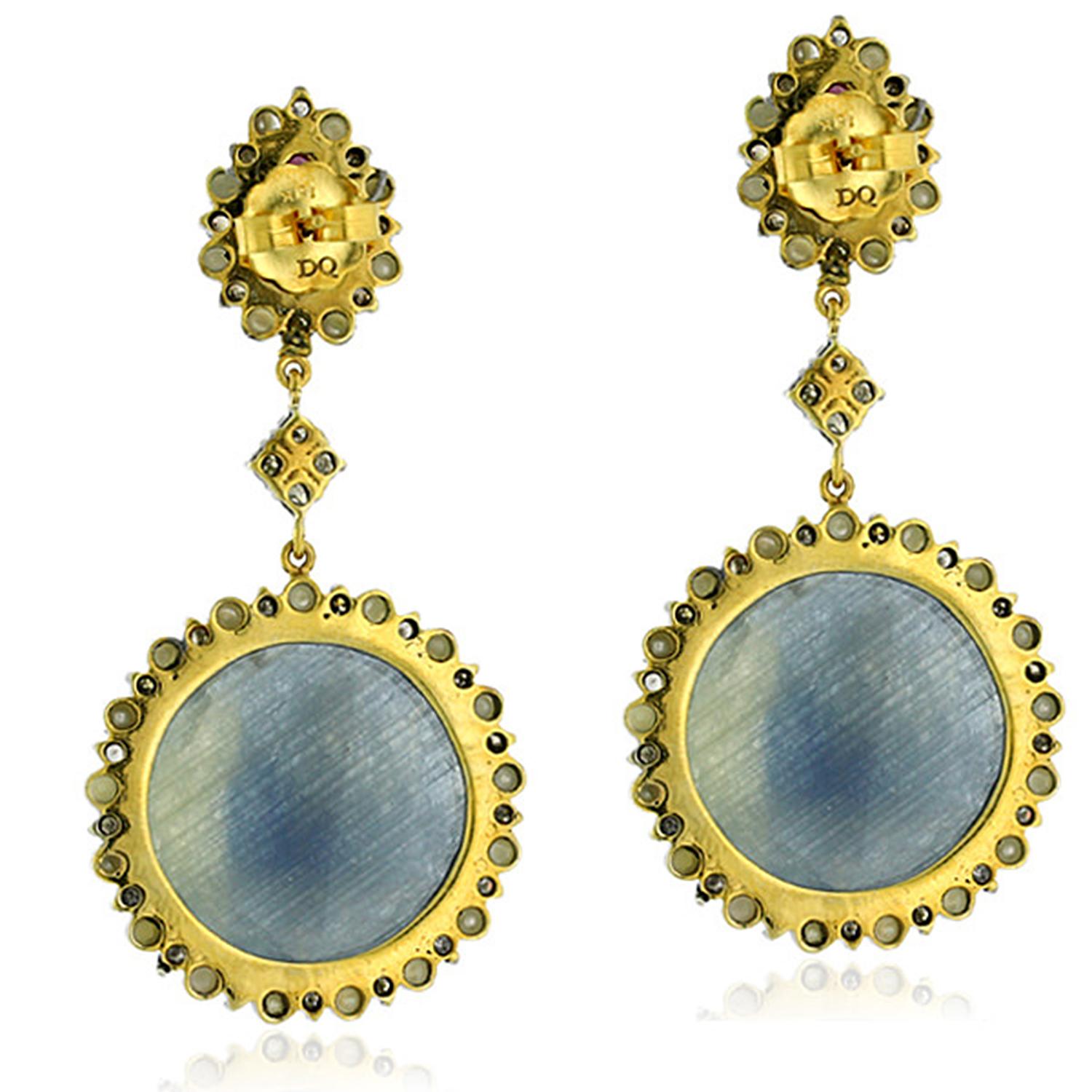 Mehrfarbige Saphir-Ohrringe mit zwei Tieren und Perlen und Diamanten (Kunsthandwerker*in) im Angebot