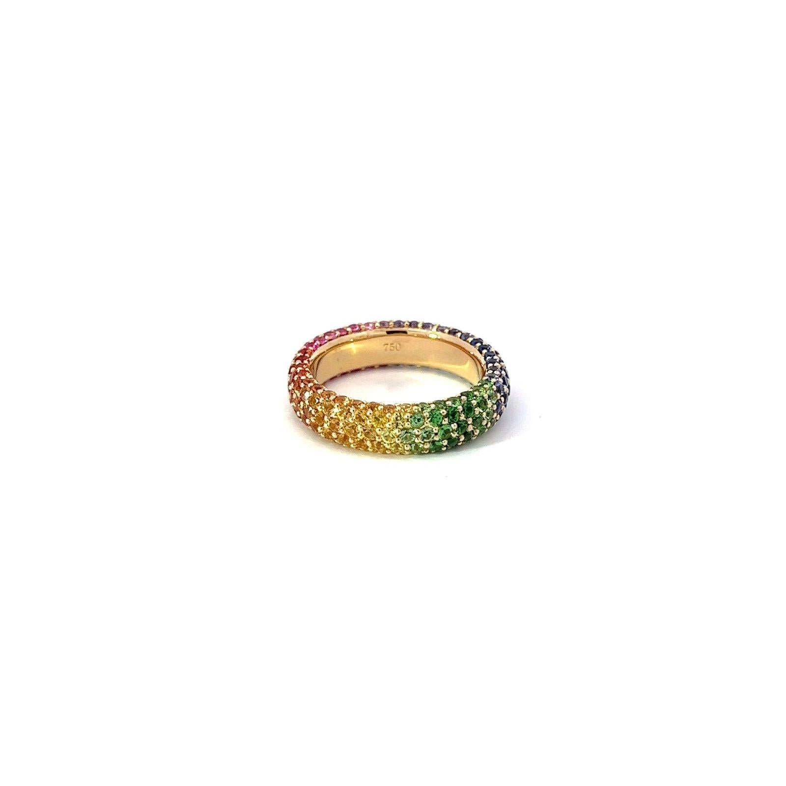 Taille coussin antique Bague exclusive en or jaune 18K avec bandeau de saphirs et diamants en vente