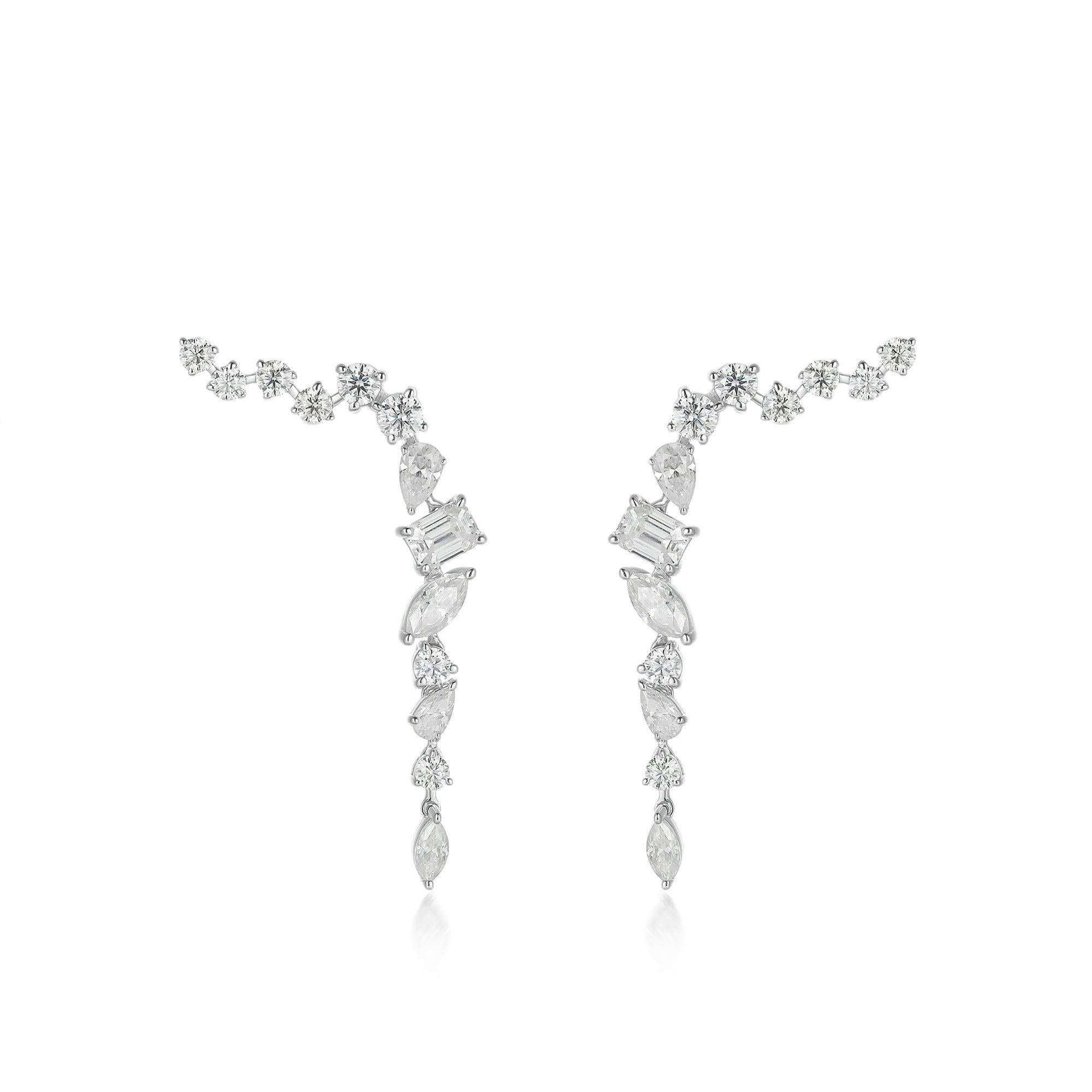 Boucles d'oreilles pendantes de 26 diamants en or blanc 18 carats