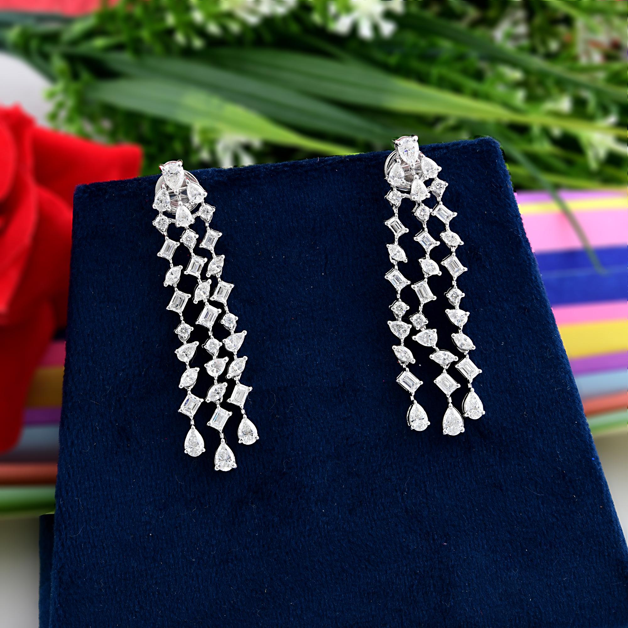 Orecchini a goccia con lampadario di diamanti a forma multipla da 4,72 carati SI/H in oro bianco massiccio 14 carati In condizioni Nuovo in vendita a Diera, Dubai