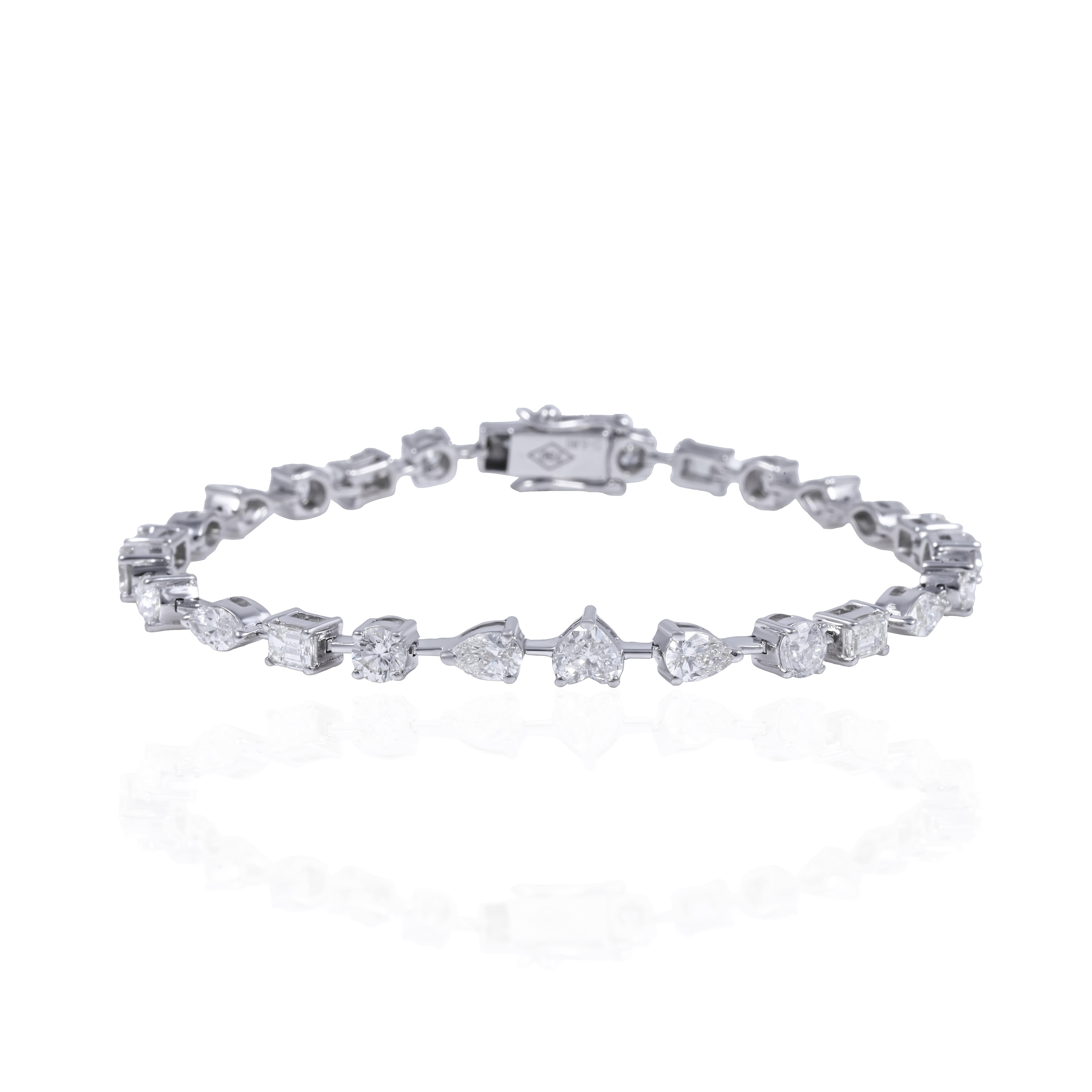 Mixed Cut Multi Shape 5.80 Carat Diamond bracelet in G colour S I quality set in 18kt gold For Sale