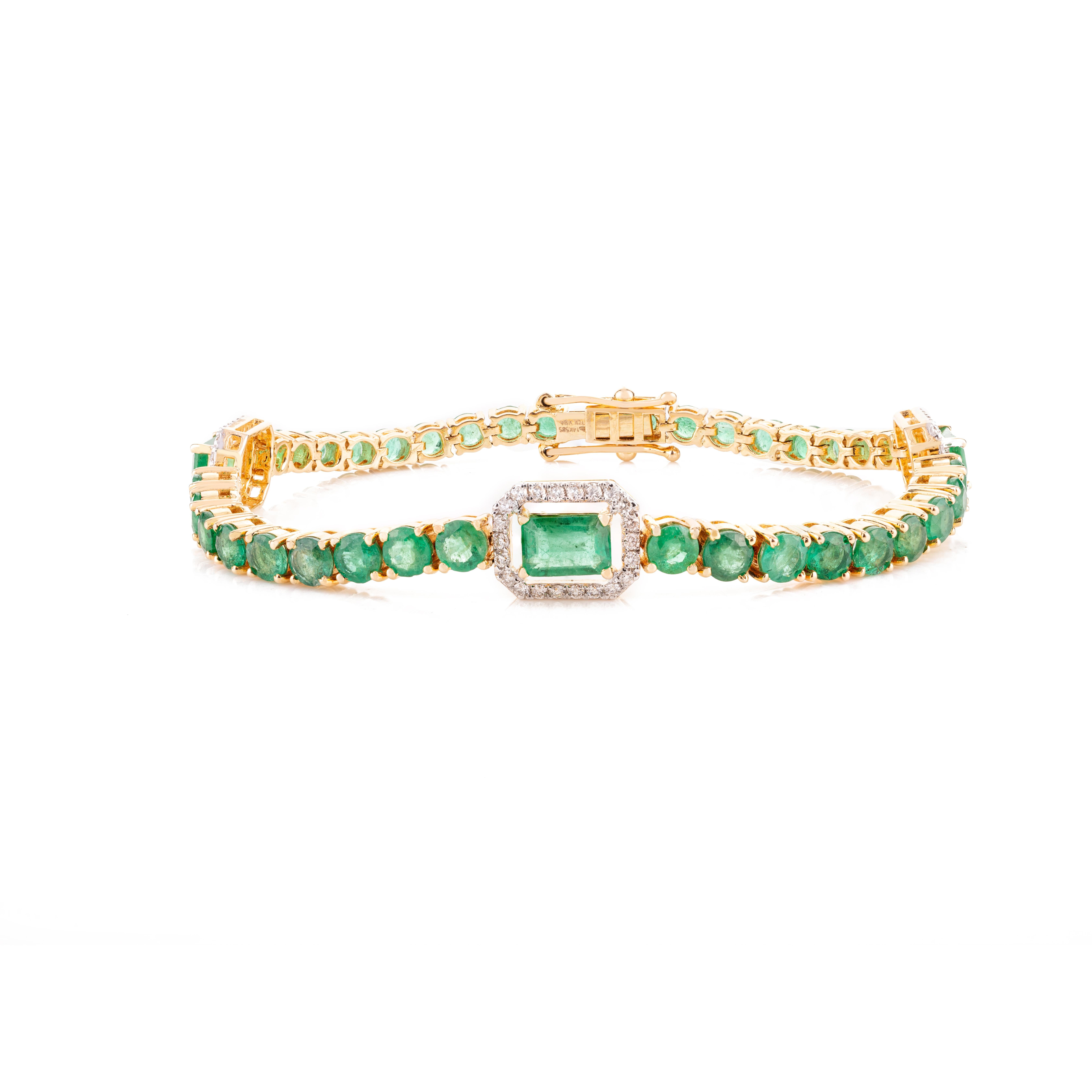 Pulsera de boda multiforma con halo de diamantes esmeralda de 7,74 qt de oro amarillo de 14k Art Decó en venta