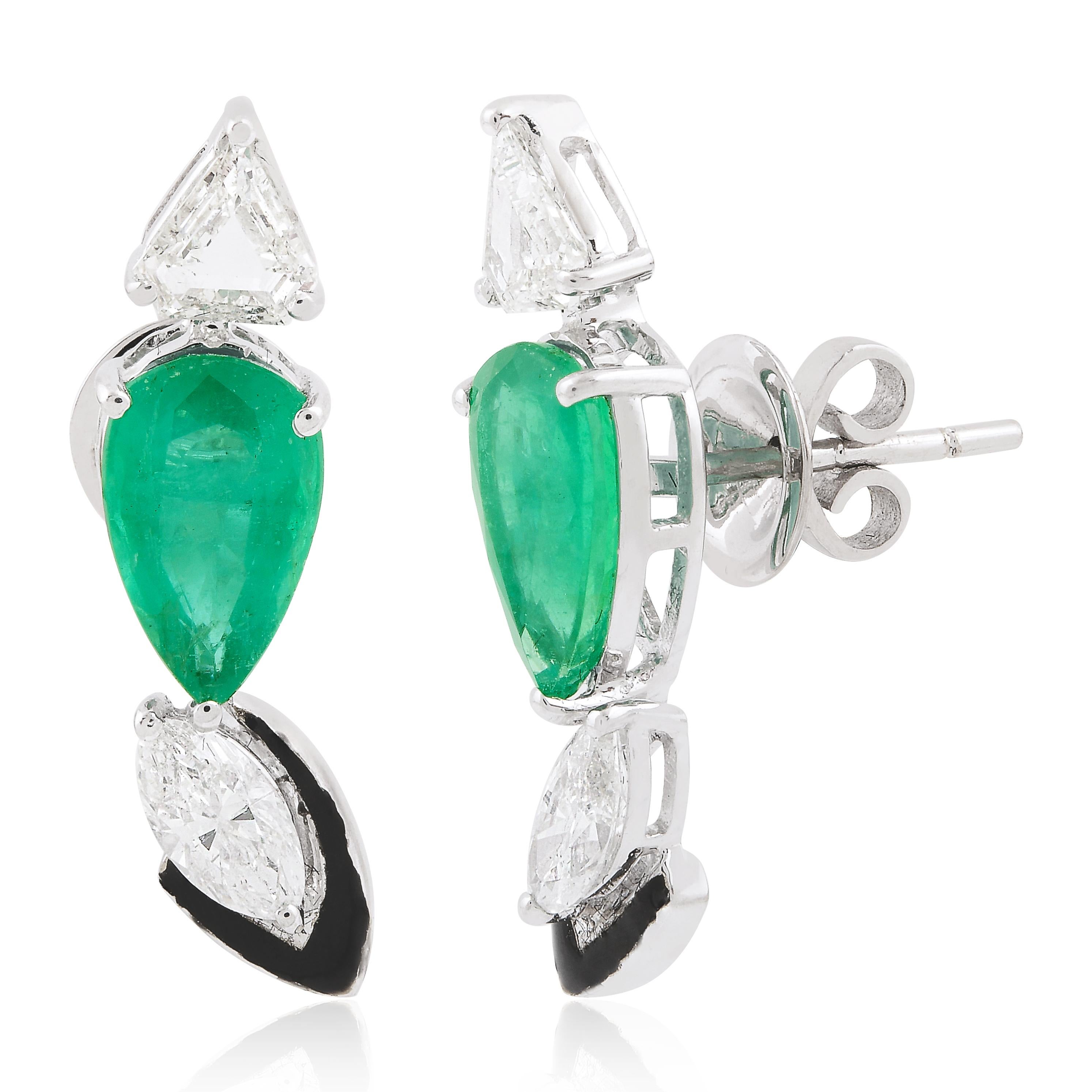 Moderne Clou d'oreille en or 14 carats diamant multi formes 2.90Ct Zambian Emerald Black Enamel en vente
