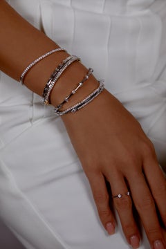 Tanisa Nahata Multi Shape Diamant-Armreif aus 18 Karat Weißgold.