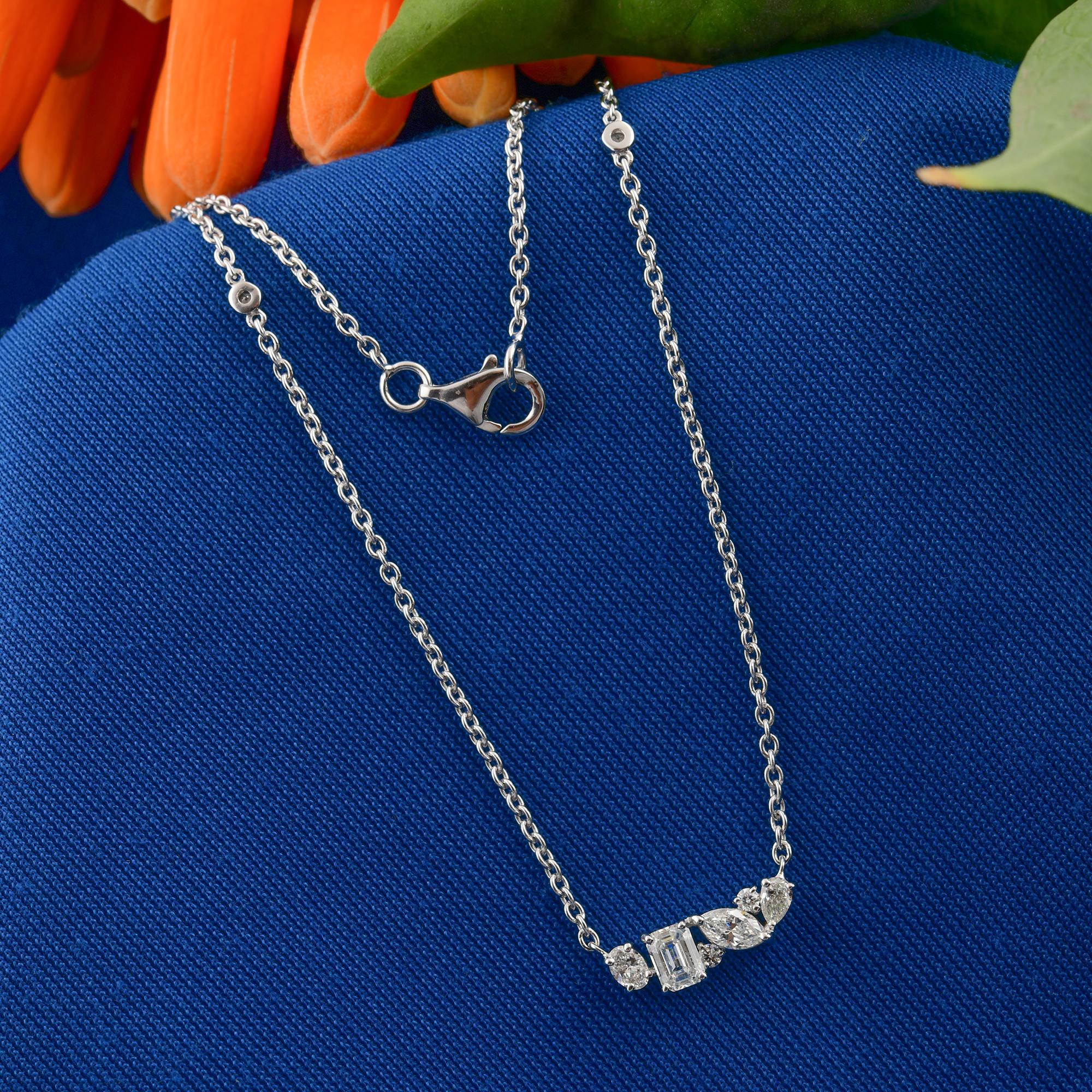Collana a catena con diamanti a forma multipla in oro bianco 18 carati Tutte le tariffe pagate
Questo pezzo mozzafiato è caratterizzato da una fila ininterrotta di diamanti a taglio misto che formano un pendente a barra.
I diamanti sono un simbolo