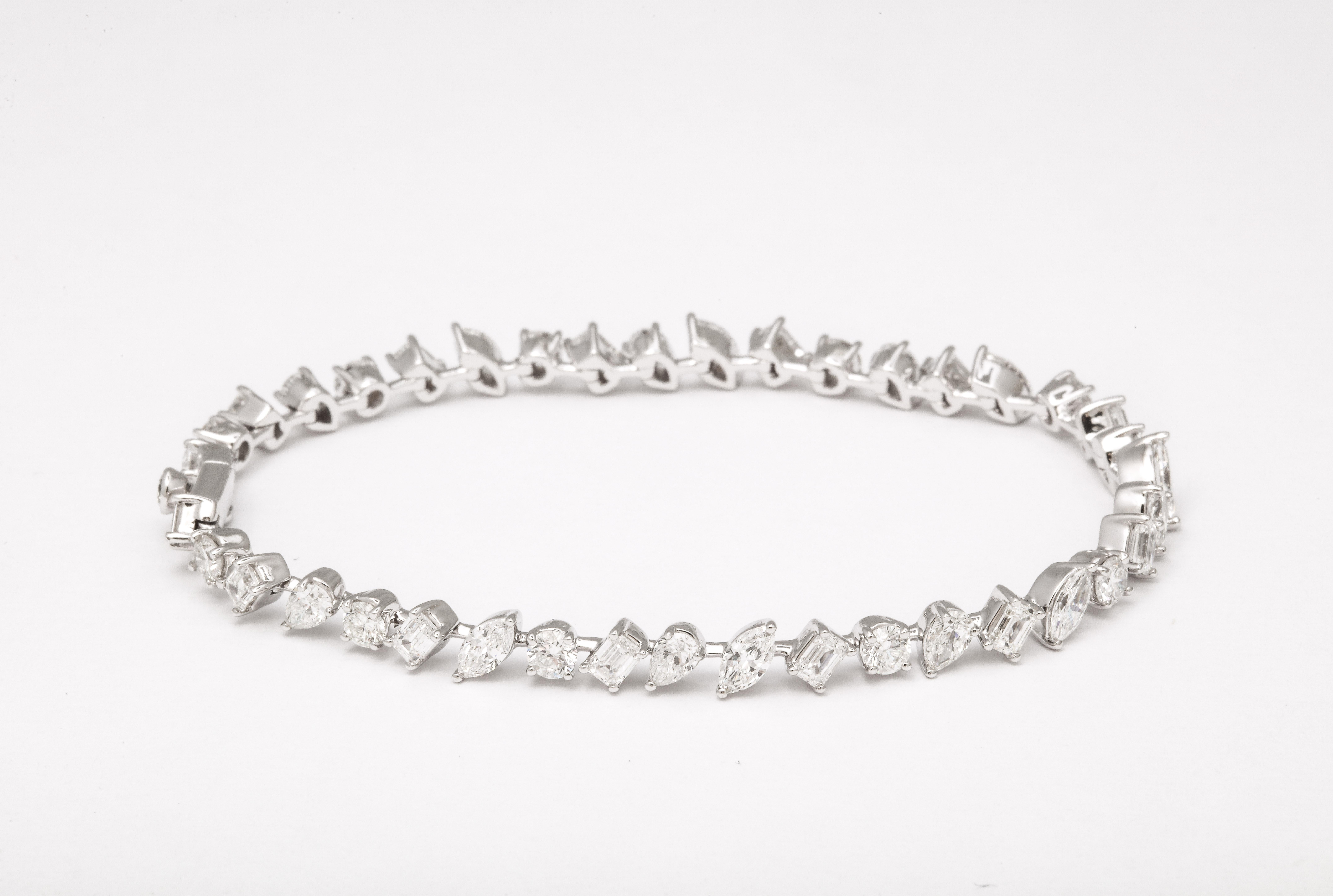 Mehrformiges Diamantarmband im Zustand „Neu“ im Angebot in New York, NY