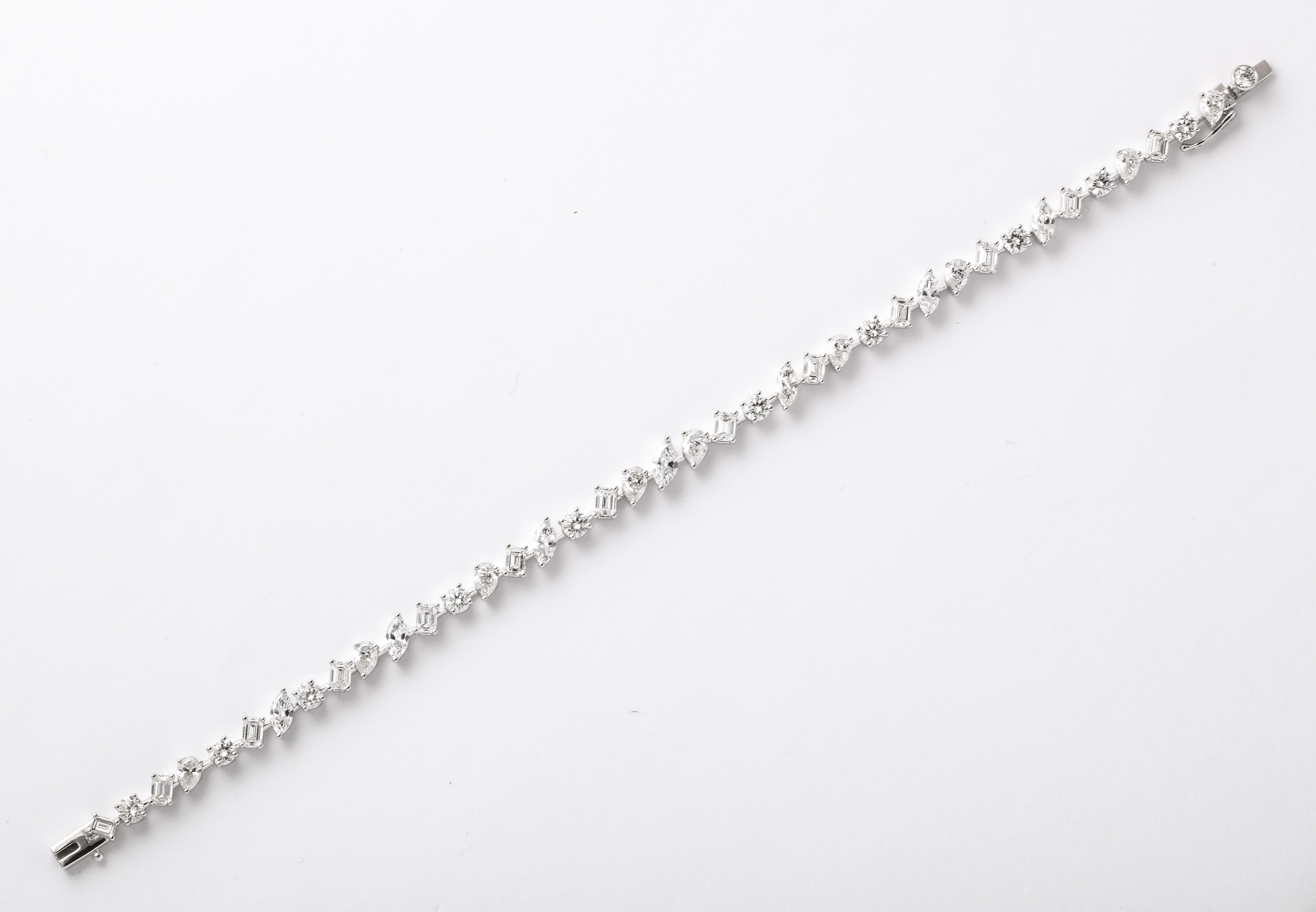 Mehrformiges Diamantarmband im Angebot 3