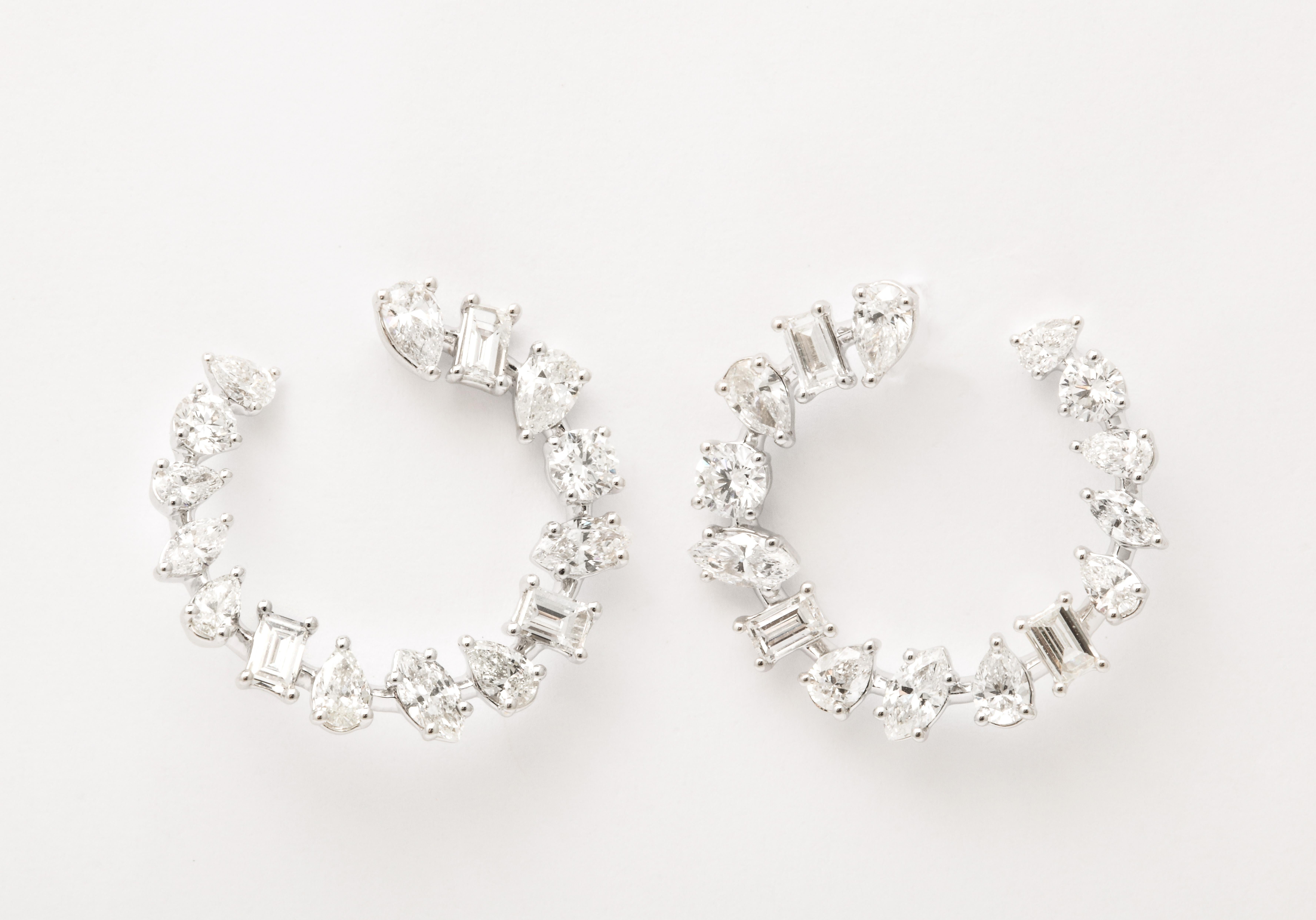 Wirbelförmige Diamant-Ohrringe in Form eines Wirbels Damen im Angebot